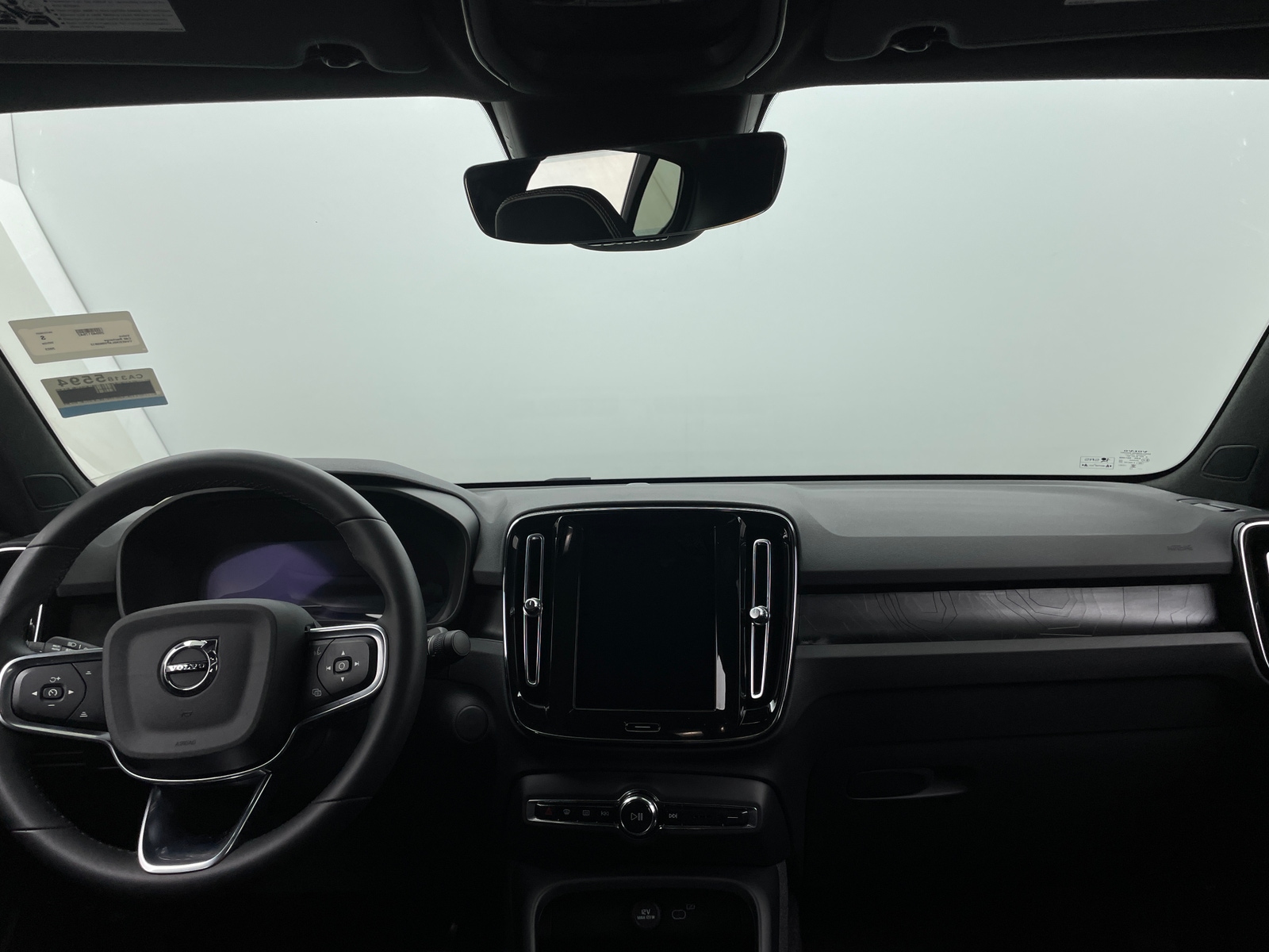 Thumbnail: 2023 Volvo C40 - 3