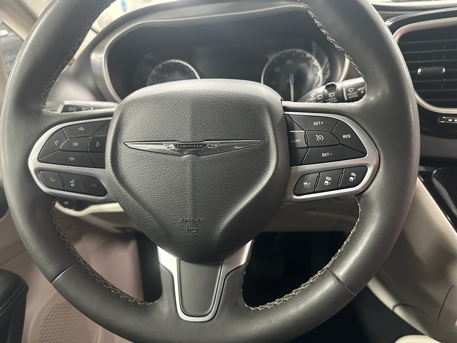 Thumbnail: 2022 Chrysler Pacifica - 4
