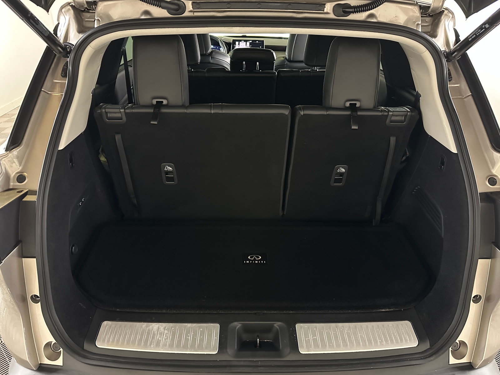 Thumbnail: 2022 INFINITI QX60 - 6