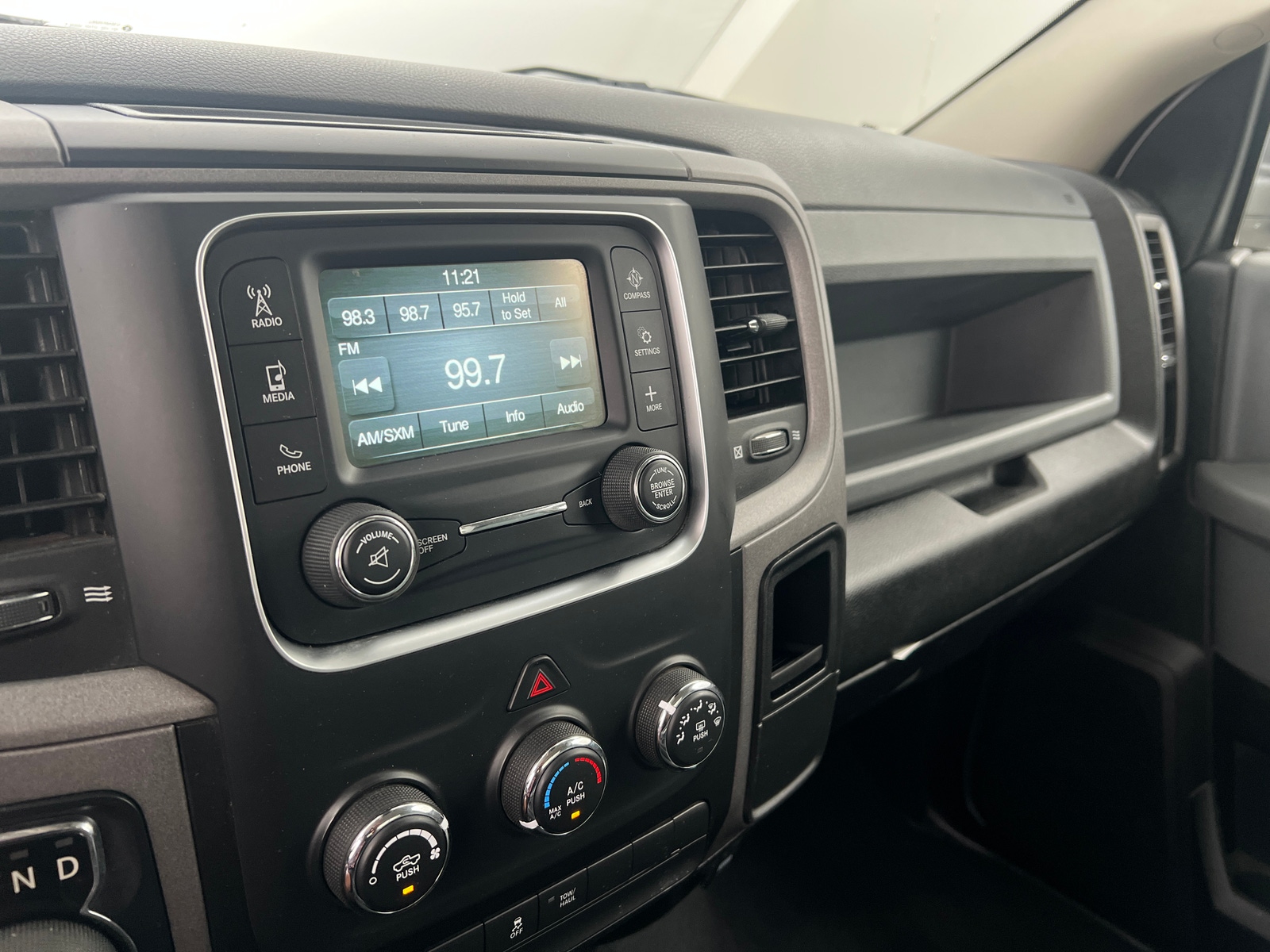 Thumbnail: 2020 RAM 1500 Classic - 3