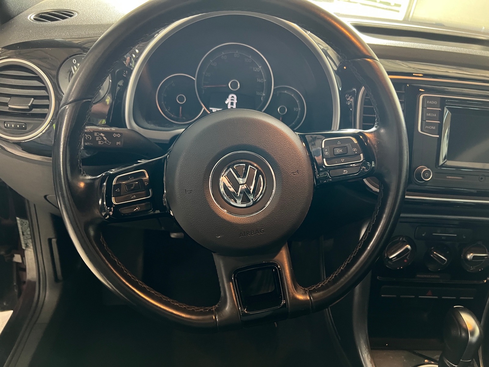 Thumbnail: 2018 Volkswagen Beetle - 5