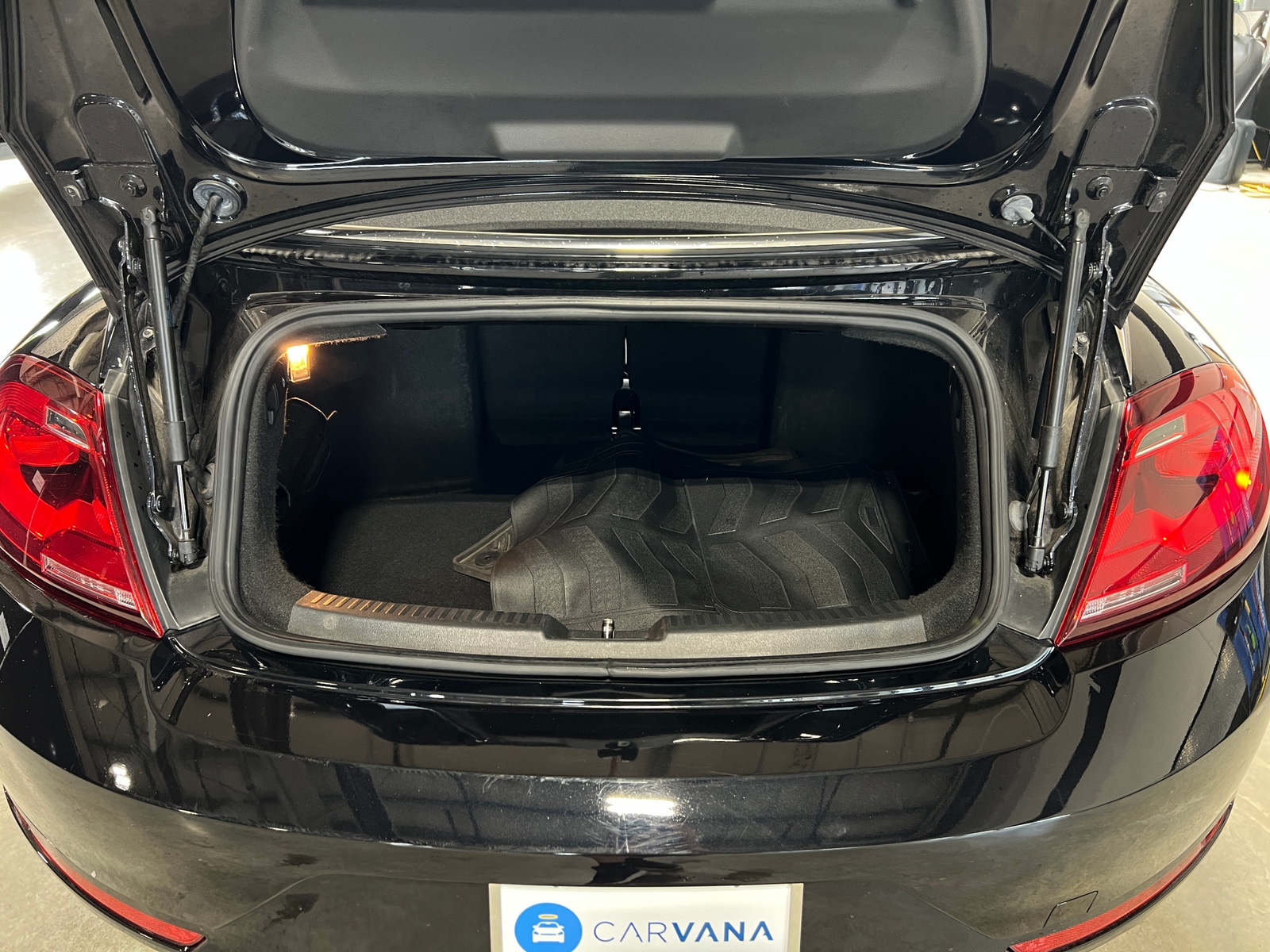 Thumbnail: 2018 Volkswagen Beetle - 7