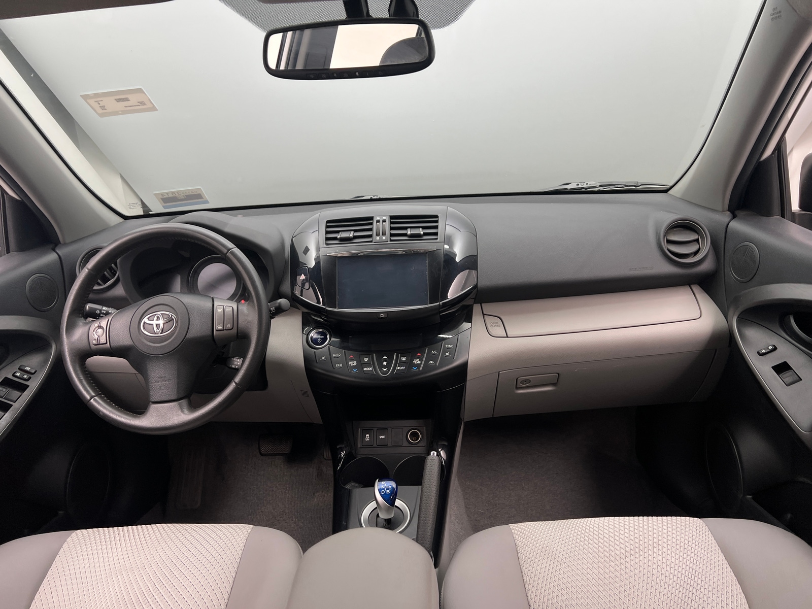 Thumbnail: 2014 Toyota RAV4 - 3