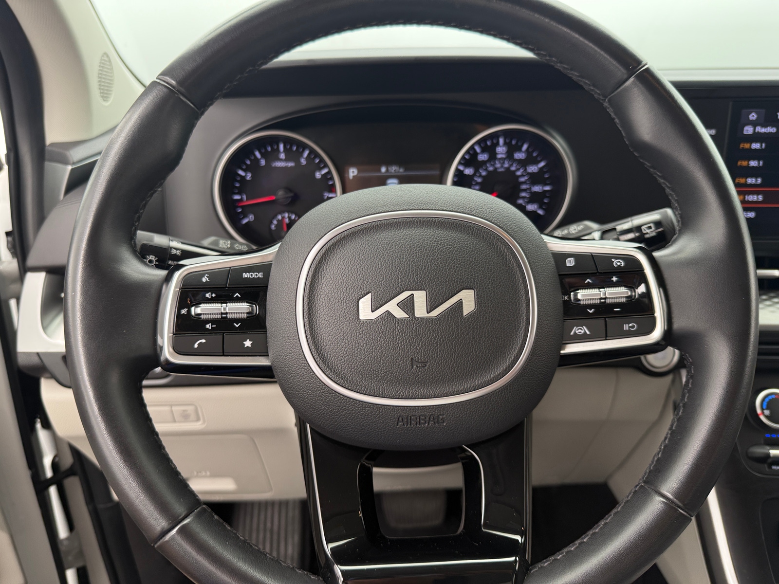 Thumbnail: 2022 Kia Carnival - 5