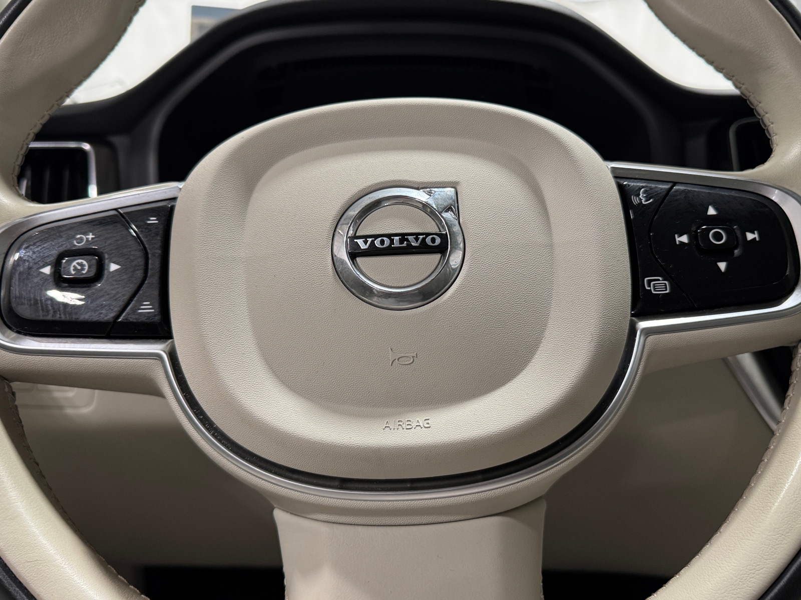 Thumbnail: 2024 Volvo XC60 - 4