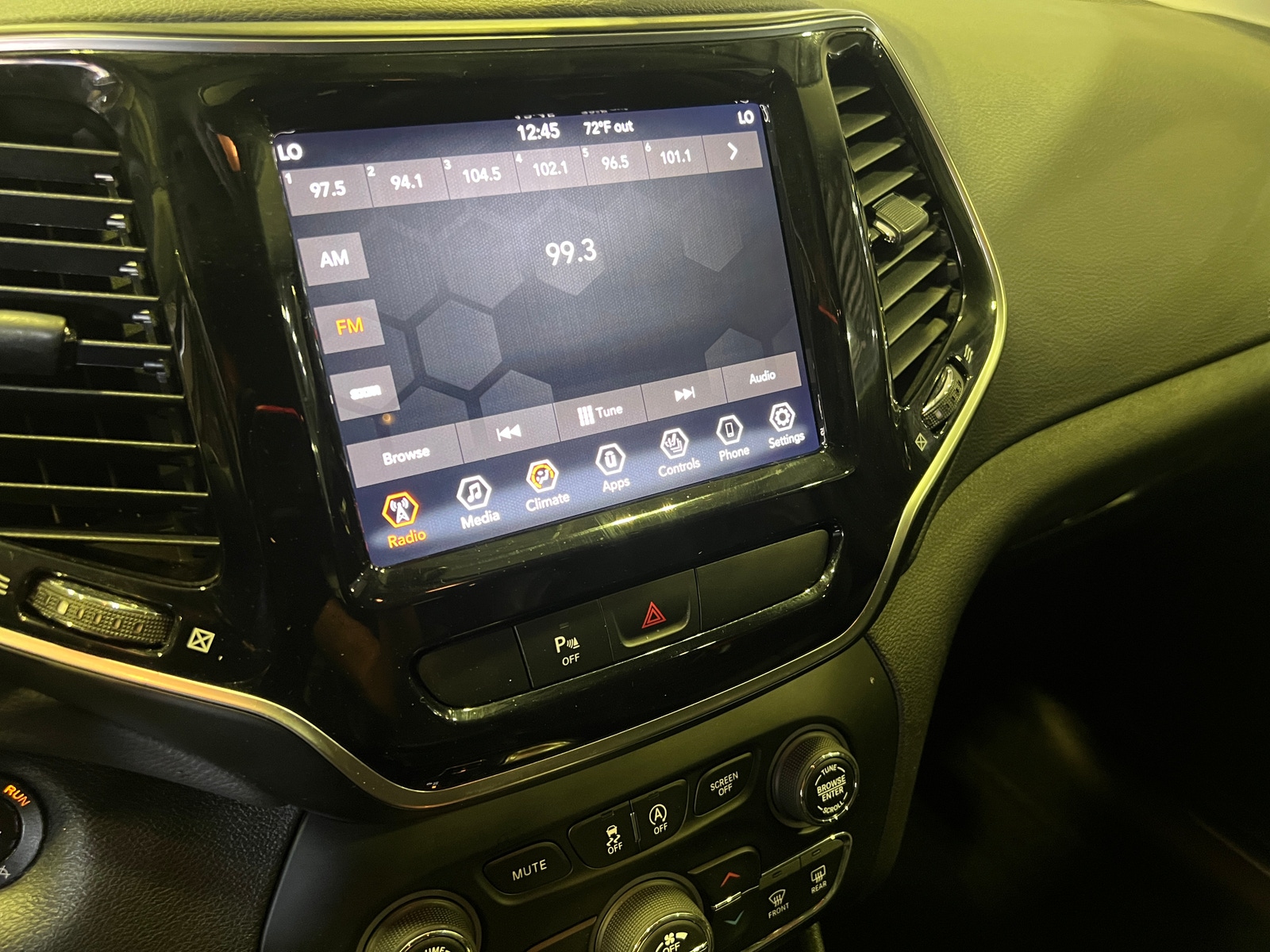 Thumbnail: 2019 Jeep Cherokee - 3