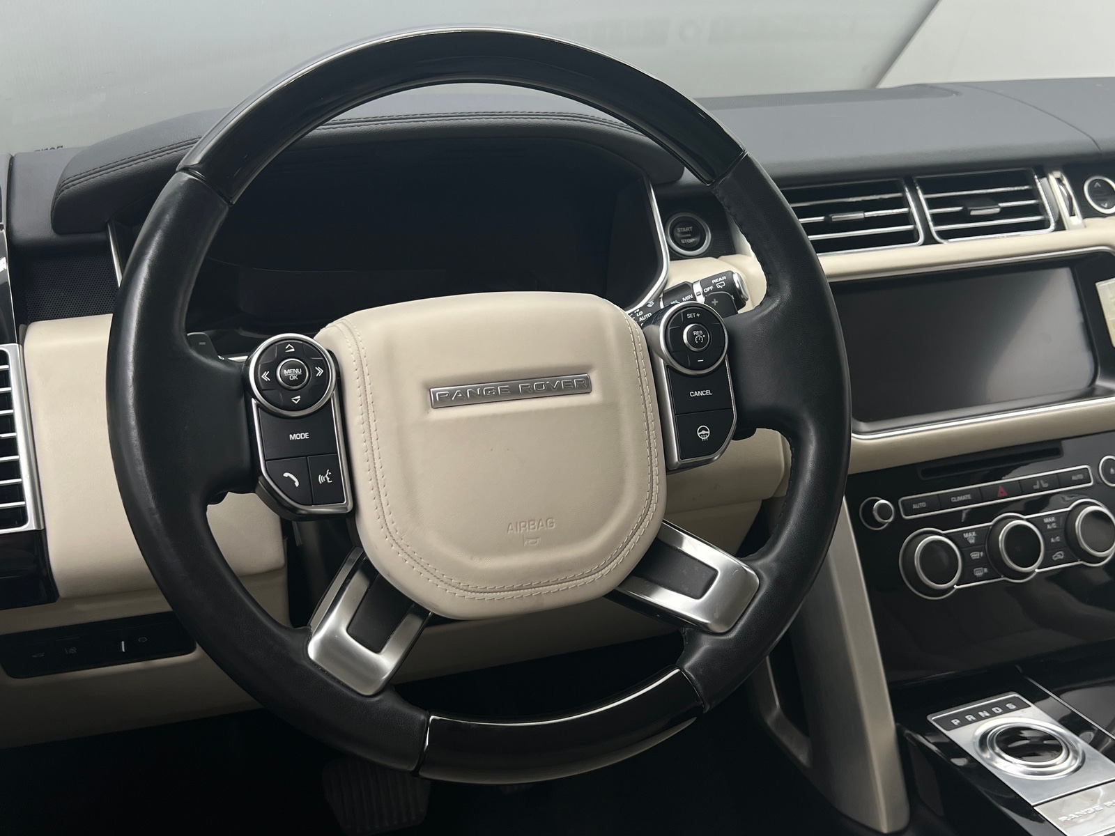 Thumbnail: 2017 Land Rover Range Rover - 4