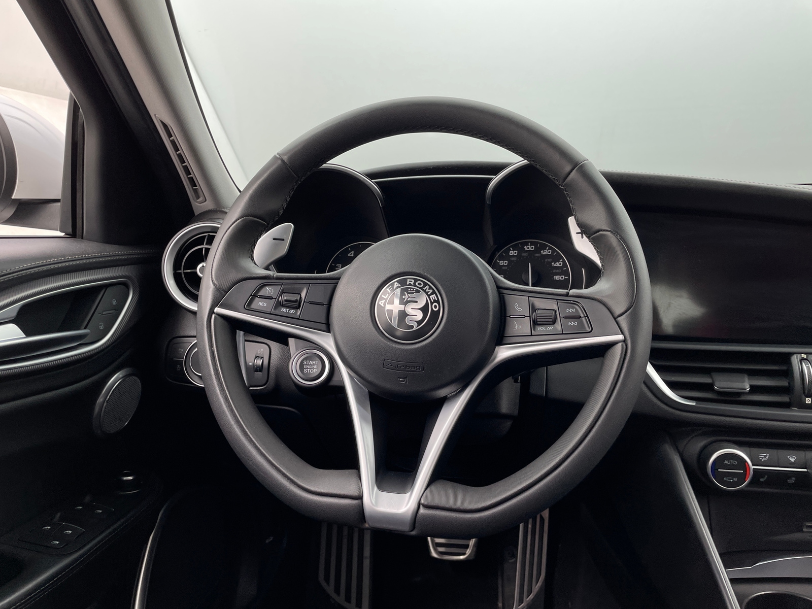 Thumbnail: 2018 Alfa Romeo Giulia - 4