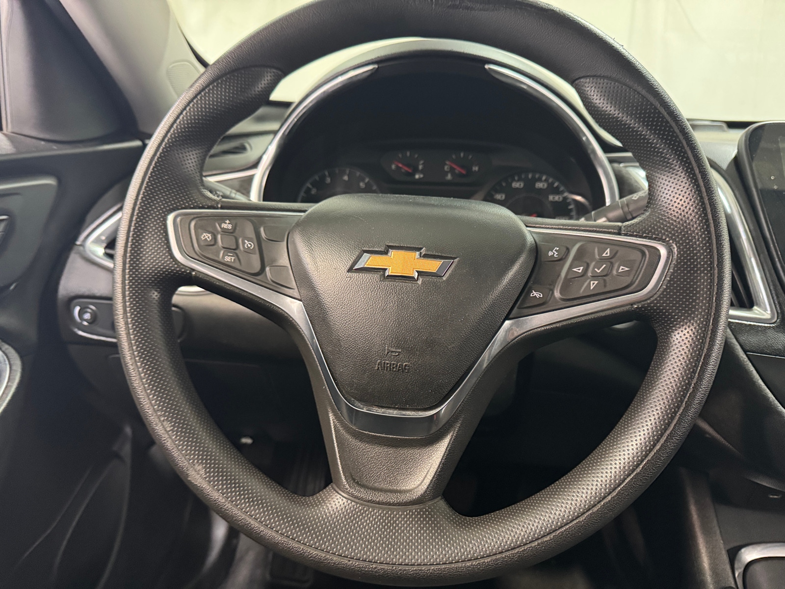Thumbnail: 2020 Chevrolet Malibu - 5