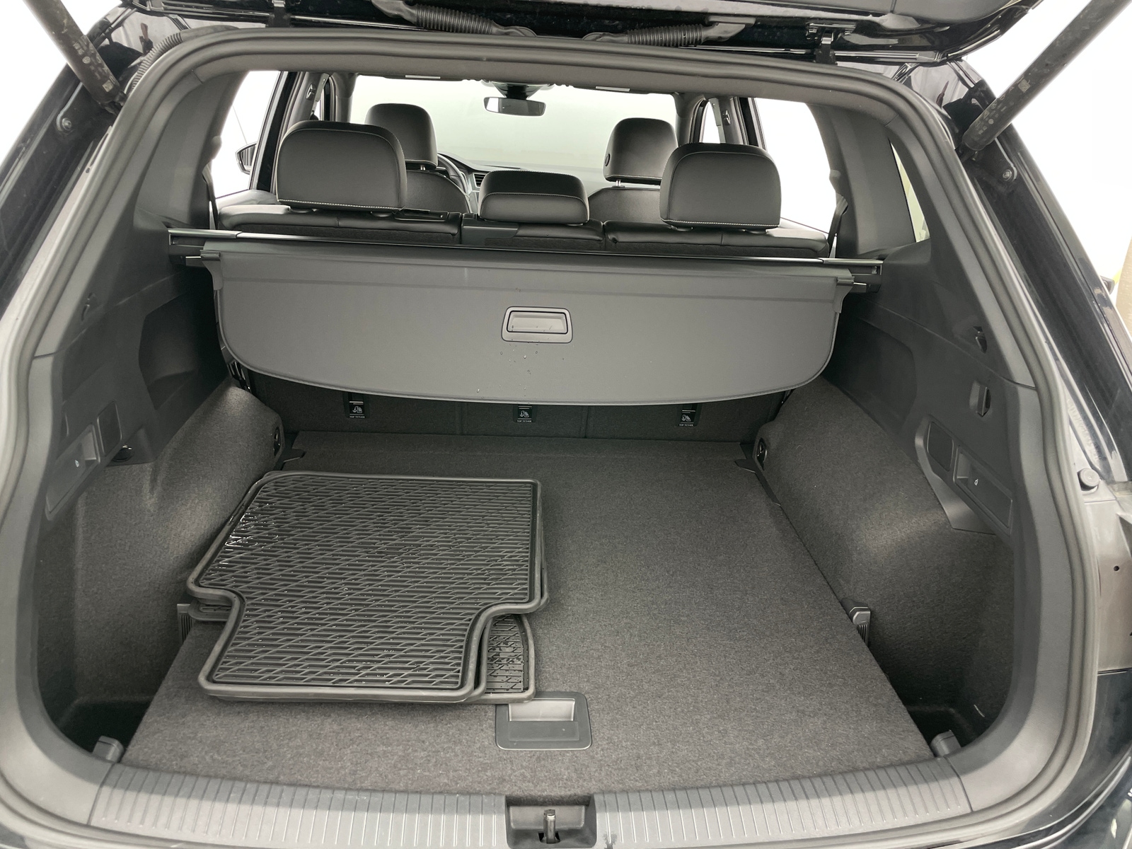 Thumbnail: 2024 Volkswagen Tiguan - 6
