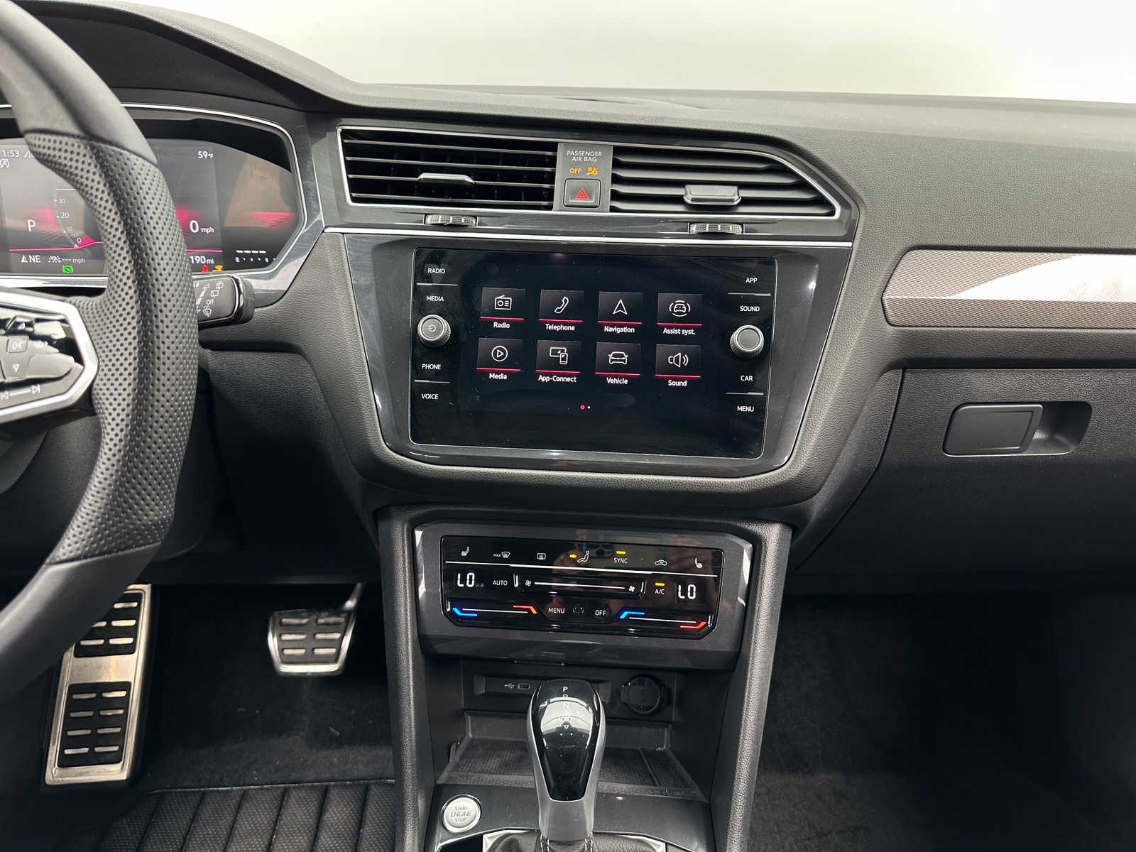 Thumbnail: 2024 Volkswagen Tiguan - 3