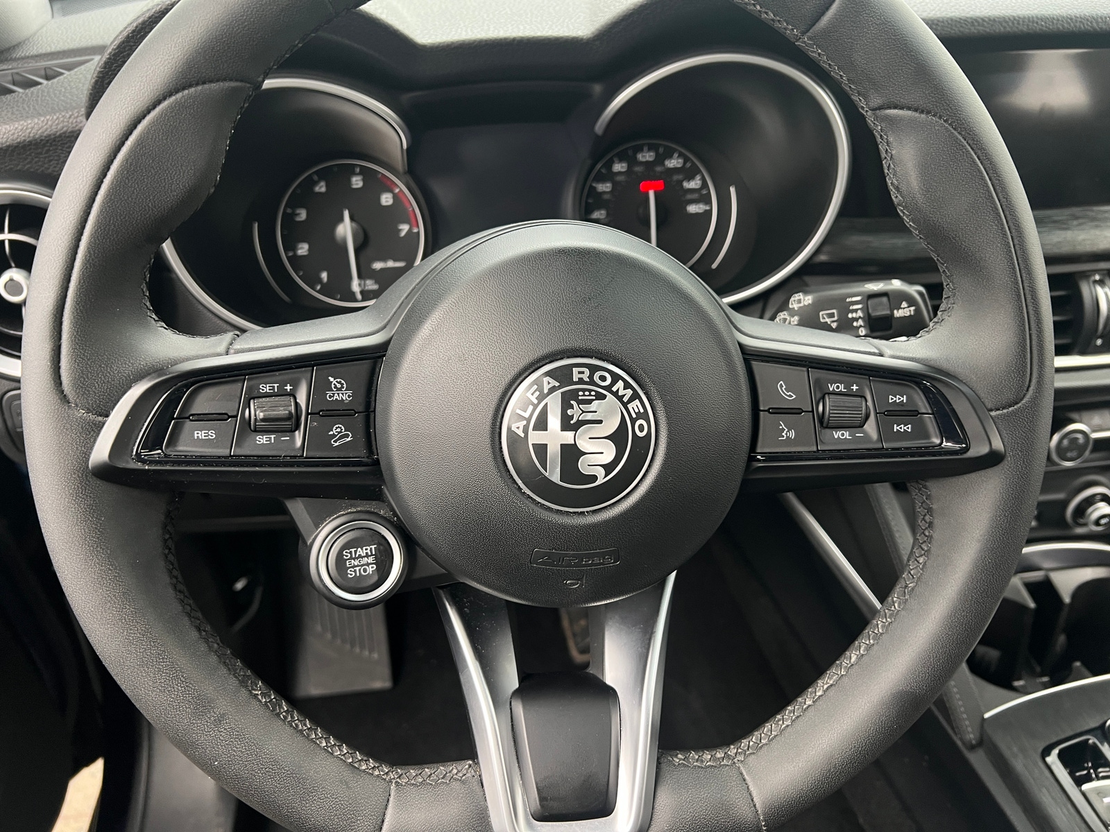 Thumbnail: 2021 Alfa Romeo Stelvio - 4