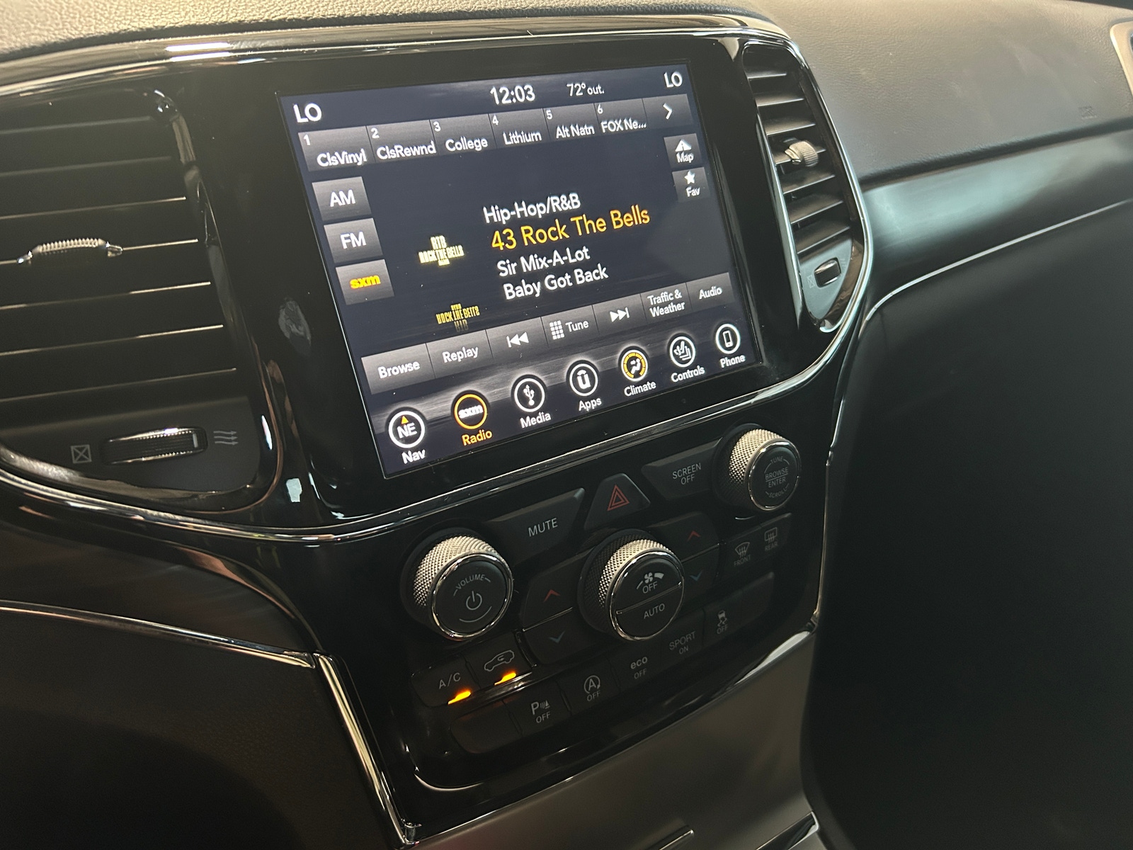 Thumbnail: 2019 Jeep Grand Cherokee - 3