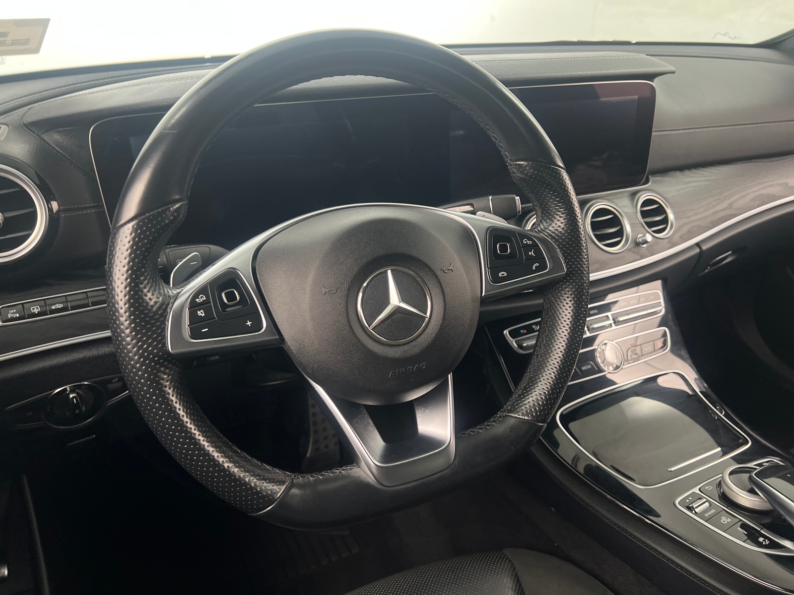 Thumbnail: 2017 Mercedes-Benz E-Class - 4