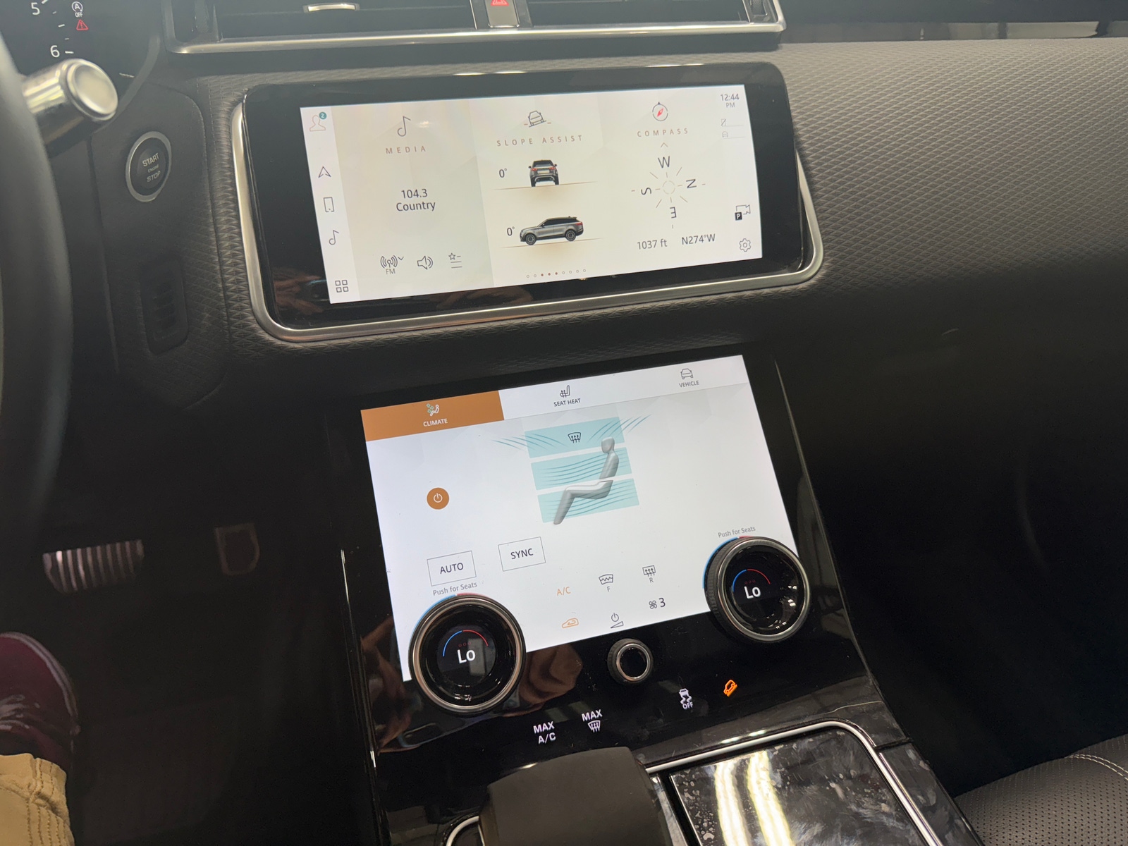 Thumbnail: 2021 Land Rover Range Rover Velar - 3