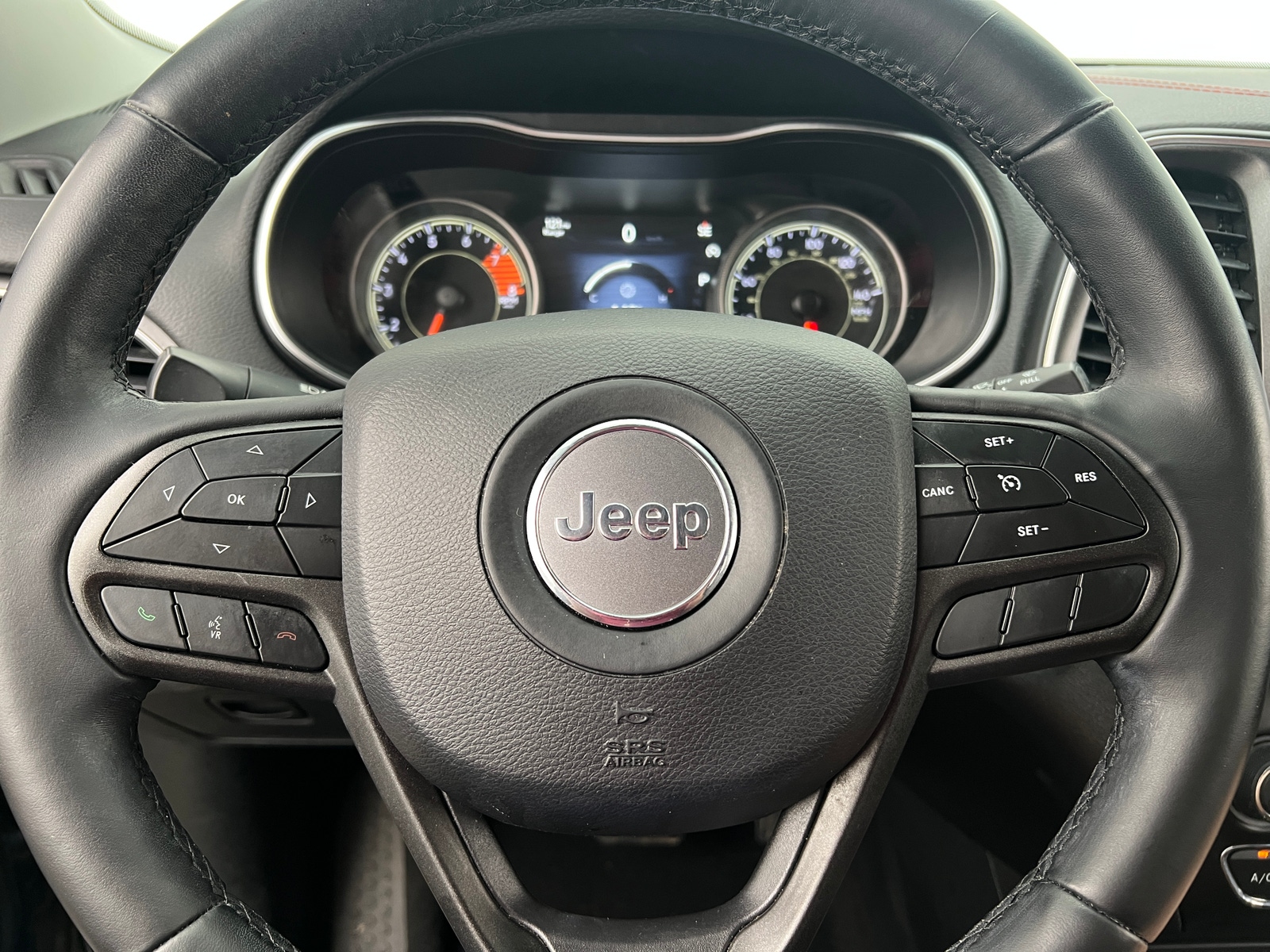 Thumbnail: 2019 Jeep Cherokee - 4