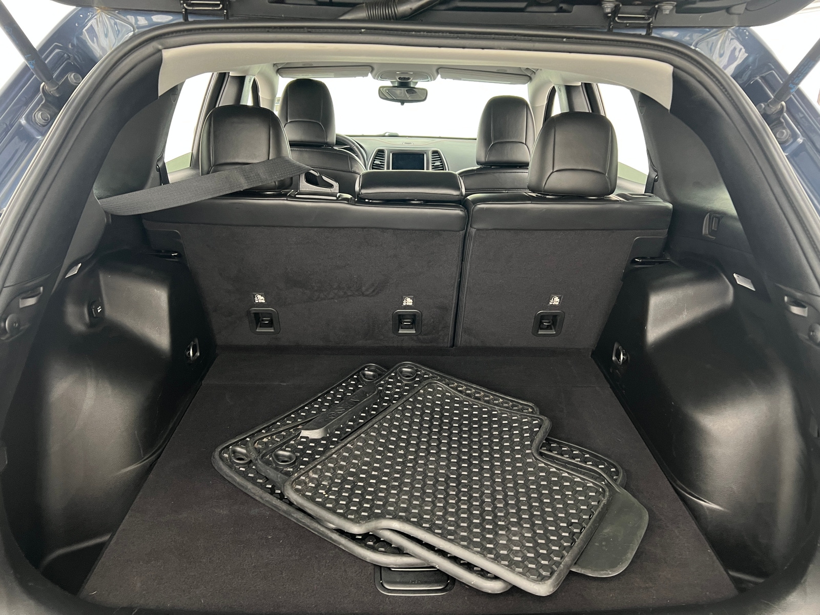 Thumbnail: 2019 Jeep Cherokee - 6