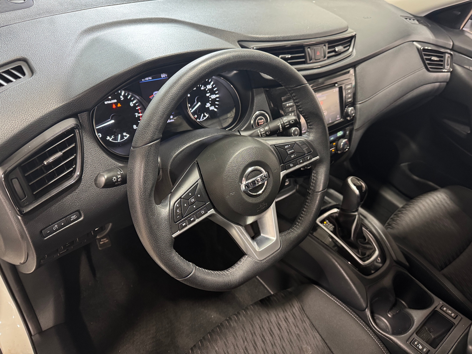 Thumbnail: 2019 Nissan Rogue - 3