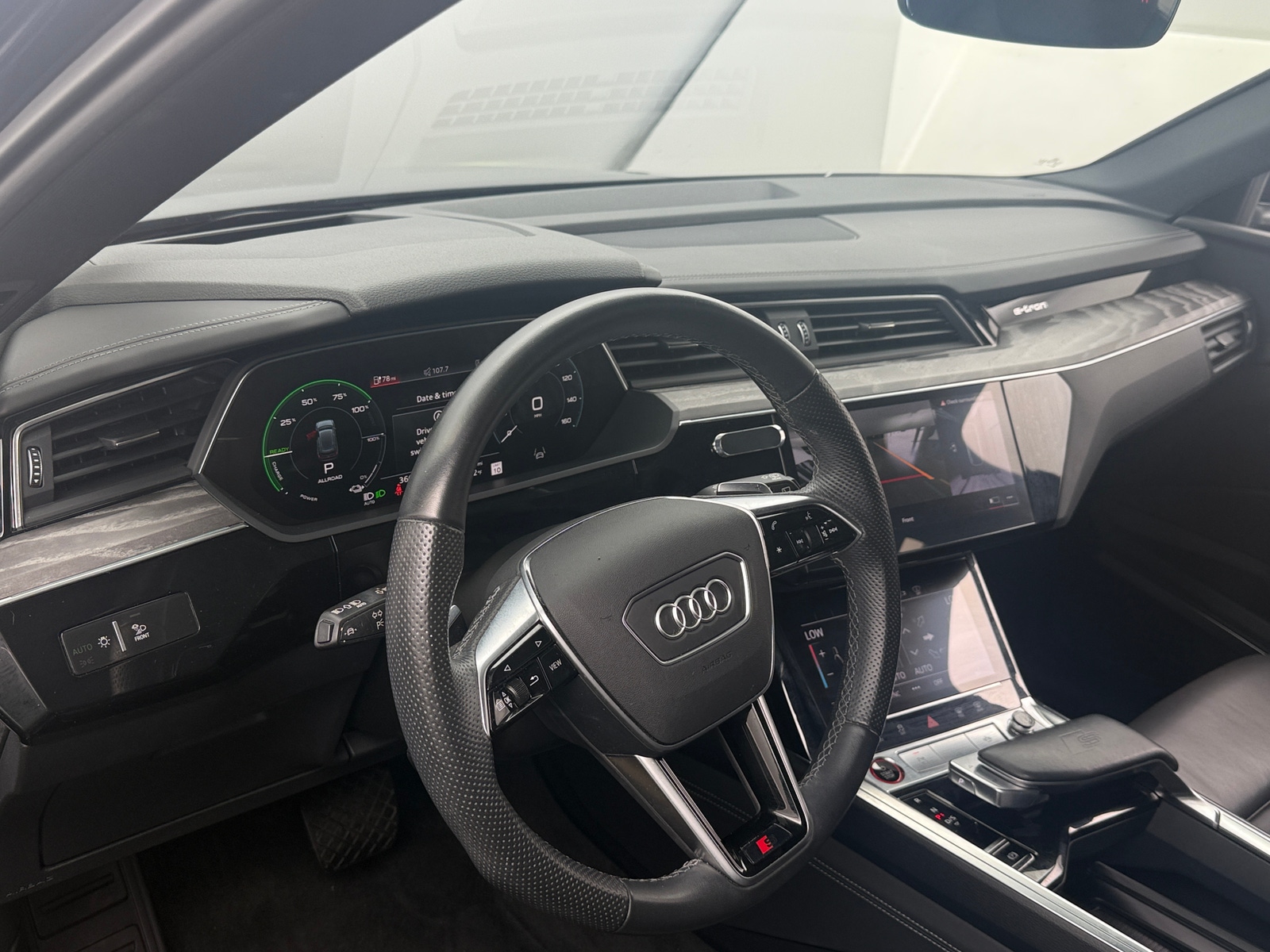 Thumbnail: 2022 Audi e-tron S - 2