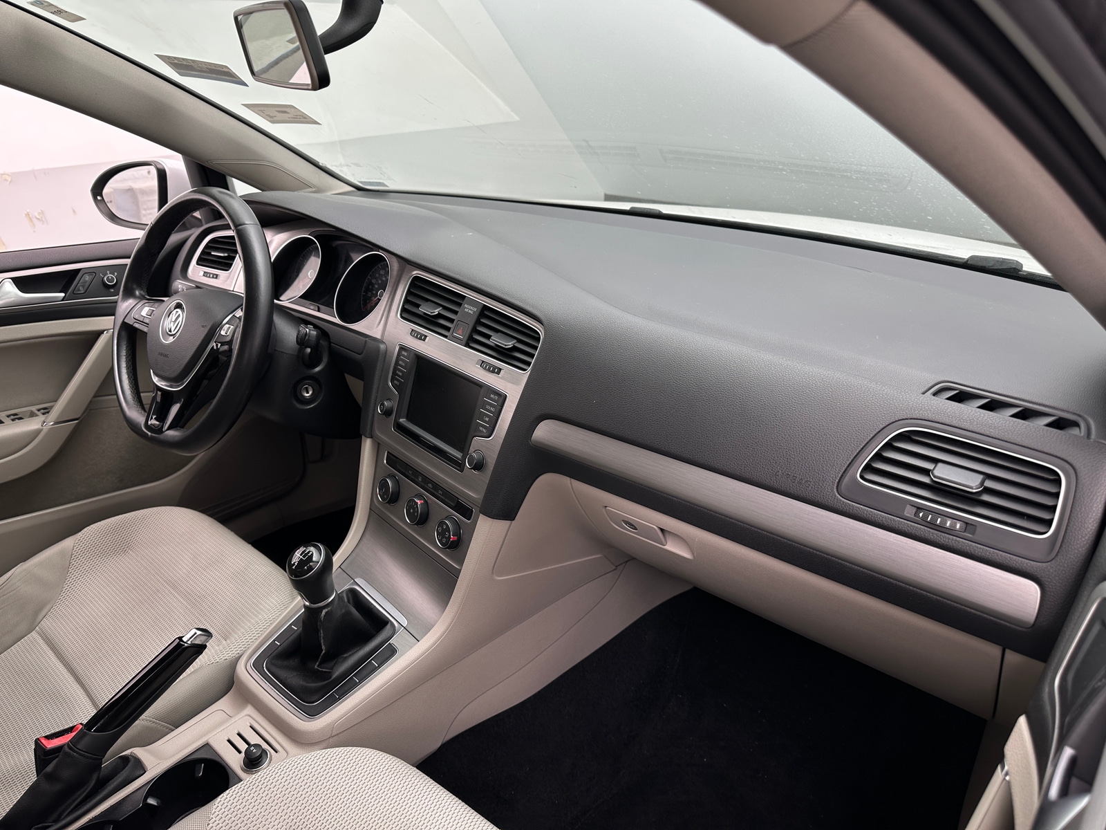 Thumbnail: 2016 Volkswagen Golf - 3