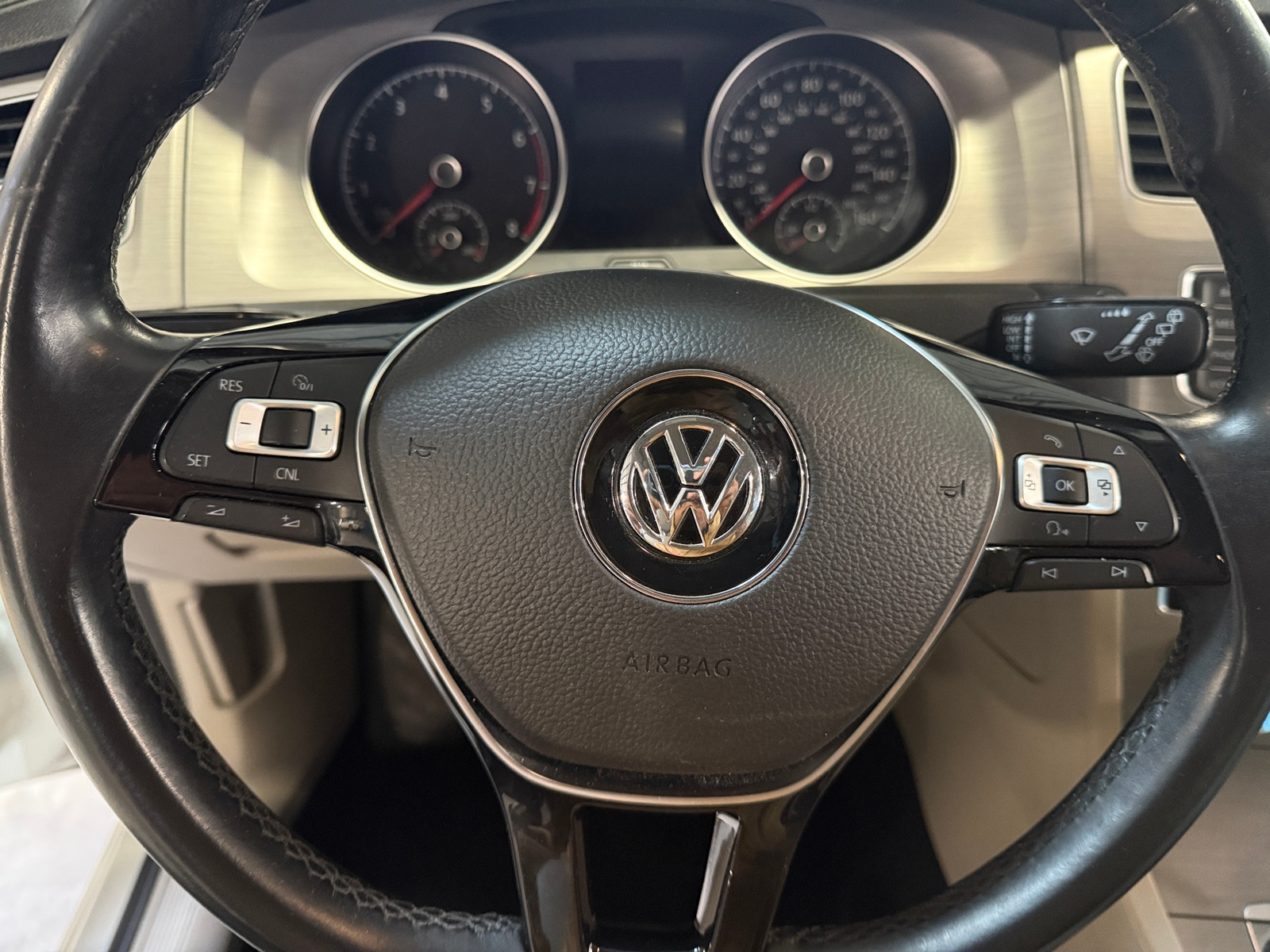 Thumbnail: 2016 Volkswagen Golf - 5