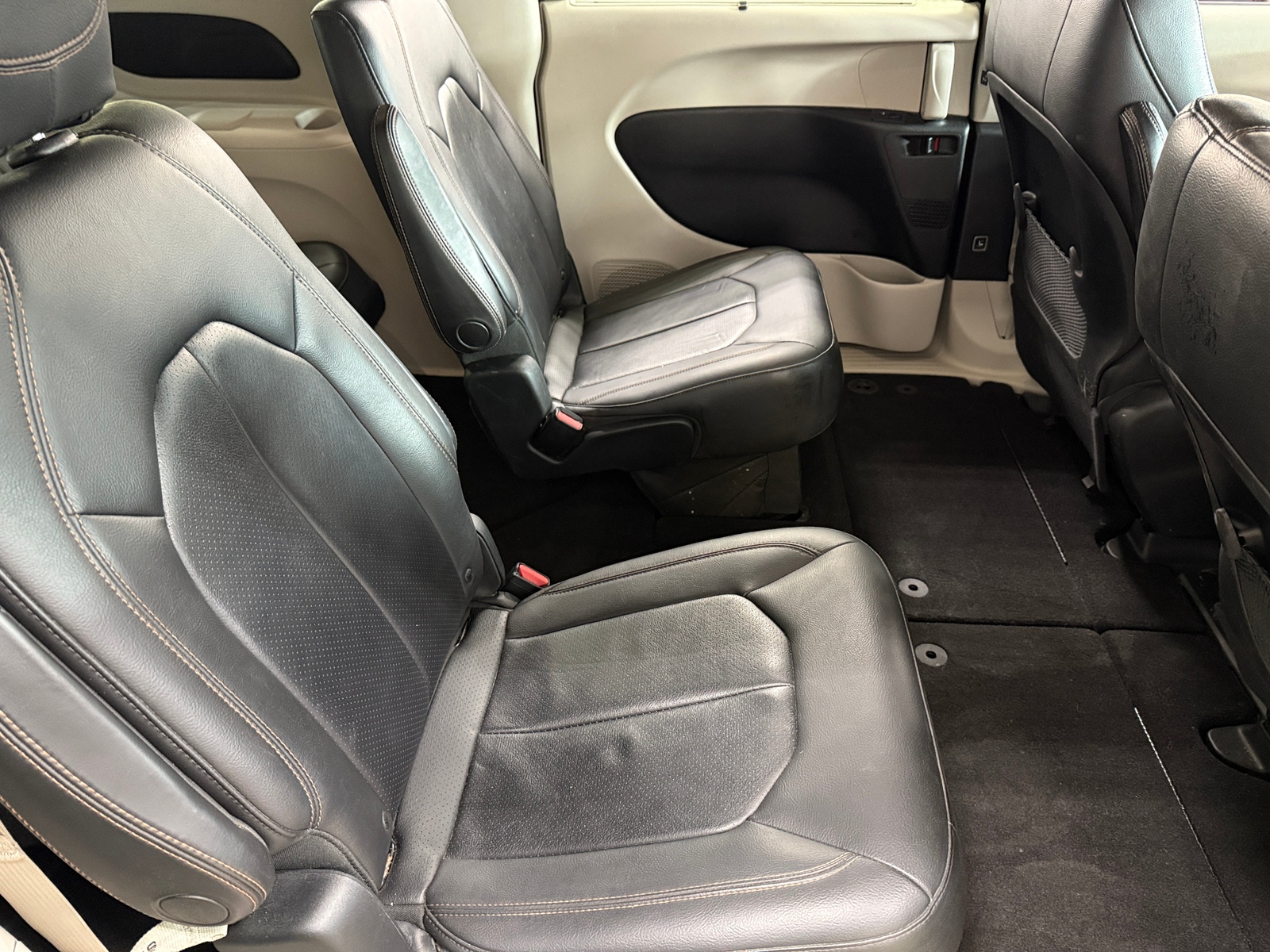 Thumbnail: 2018 Chrysler Pacifica - 5