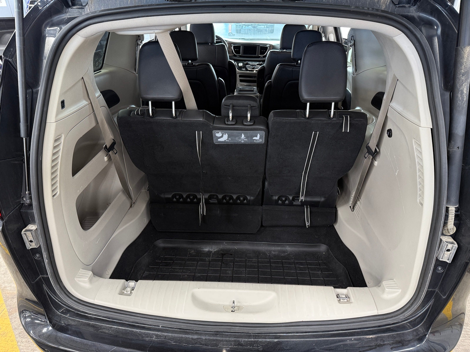 Thumbnail: 2018 Chrysler Pacifica - 6