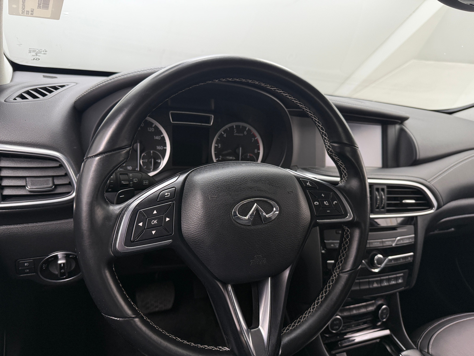 Thumbnail: 2017 INFINITI QX30 - 4