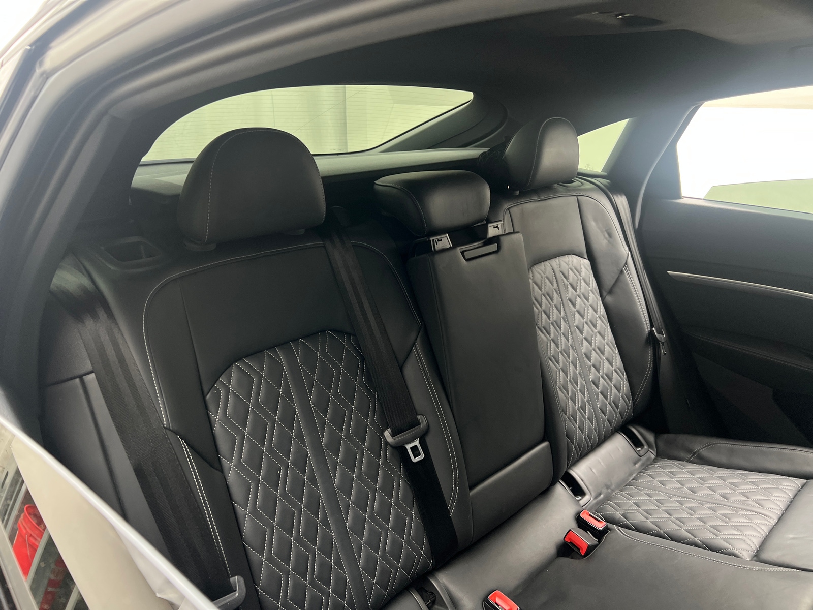 Thumbnail: 2022 Audi e-tron S - 5
