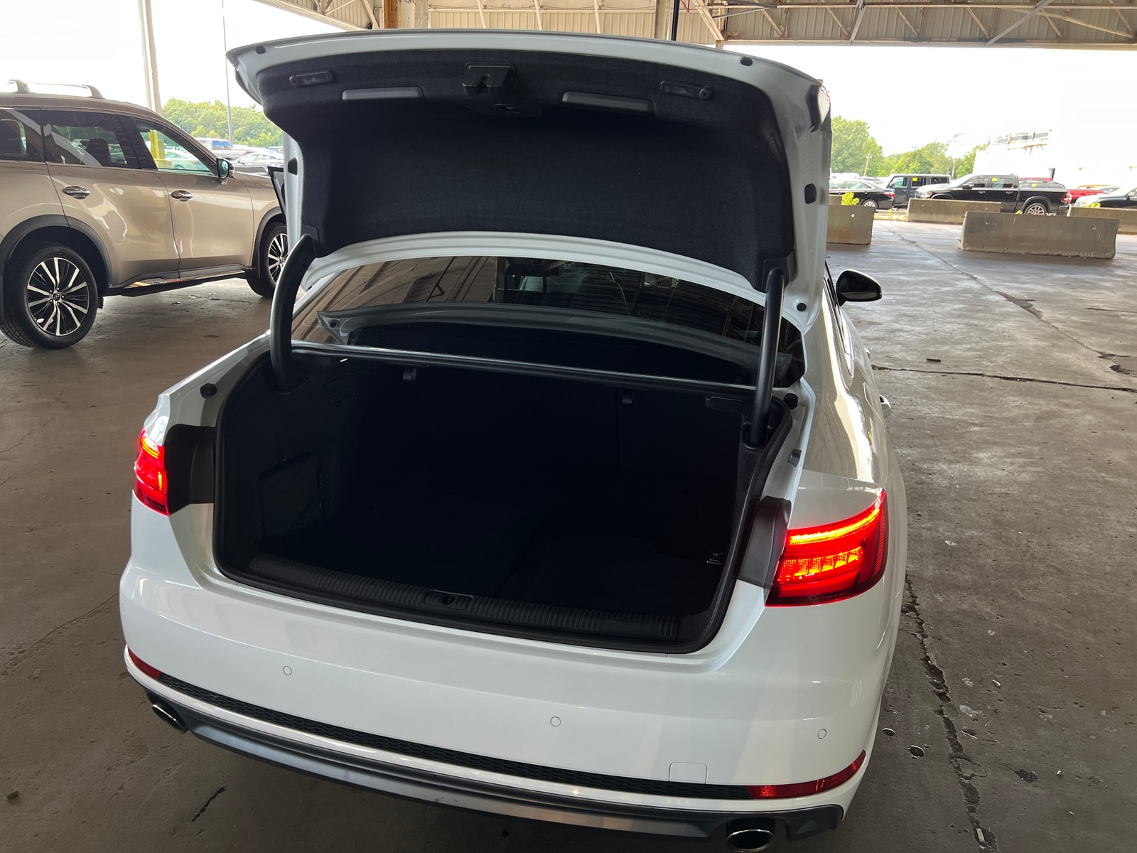 Thumbnail: 2017 Audi A4 - 6