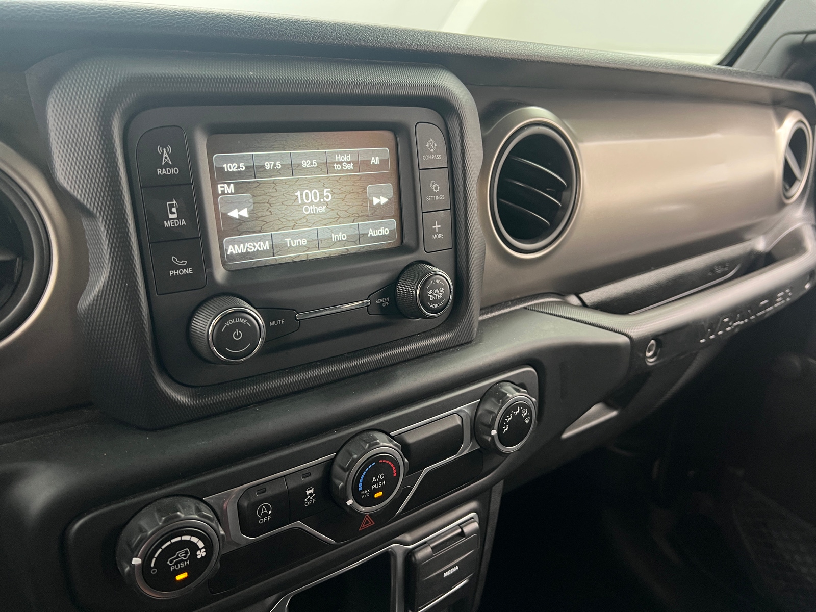 Thumbnail: 2018 Jeep Wrangler - 3