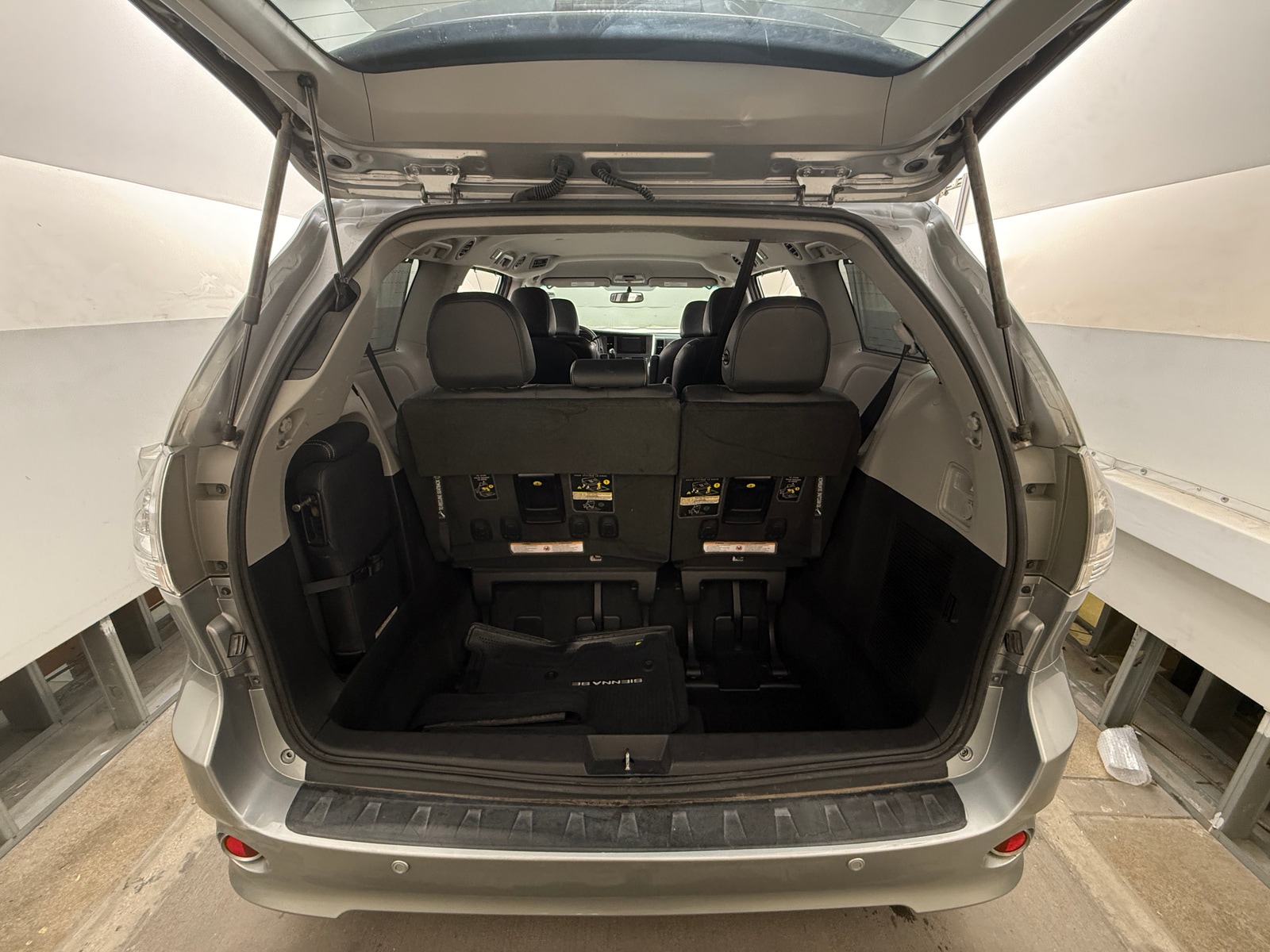 Thumbnail: 2016 Toyota Sienna - 6