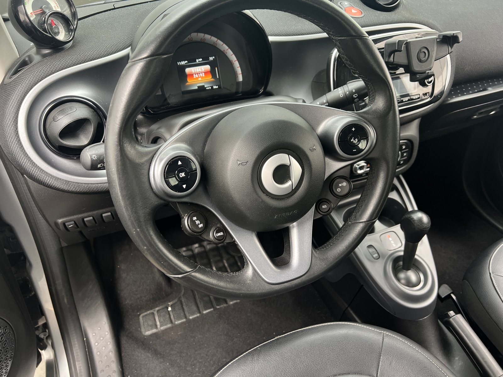 Thumbnail: 2018 smart fortwo - 5