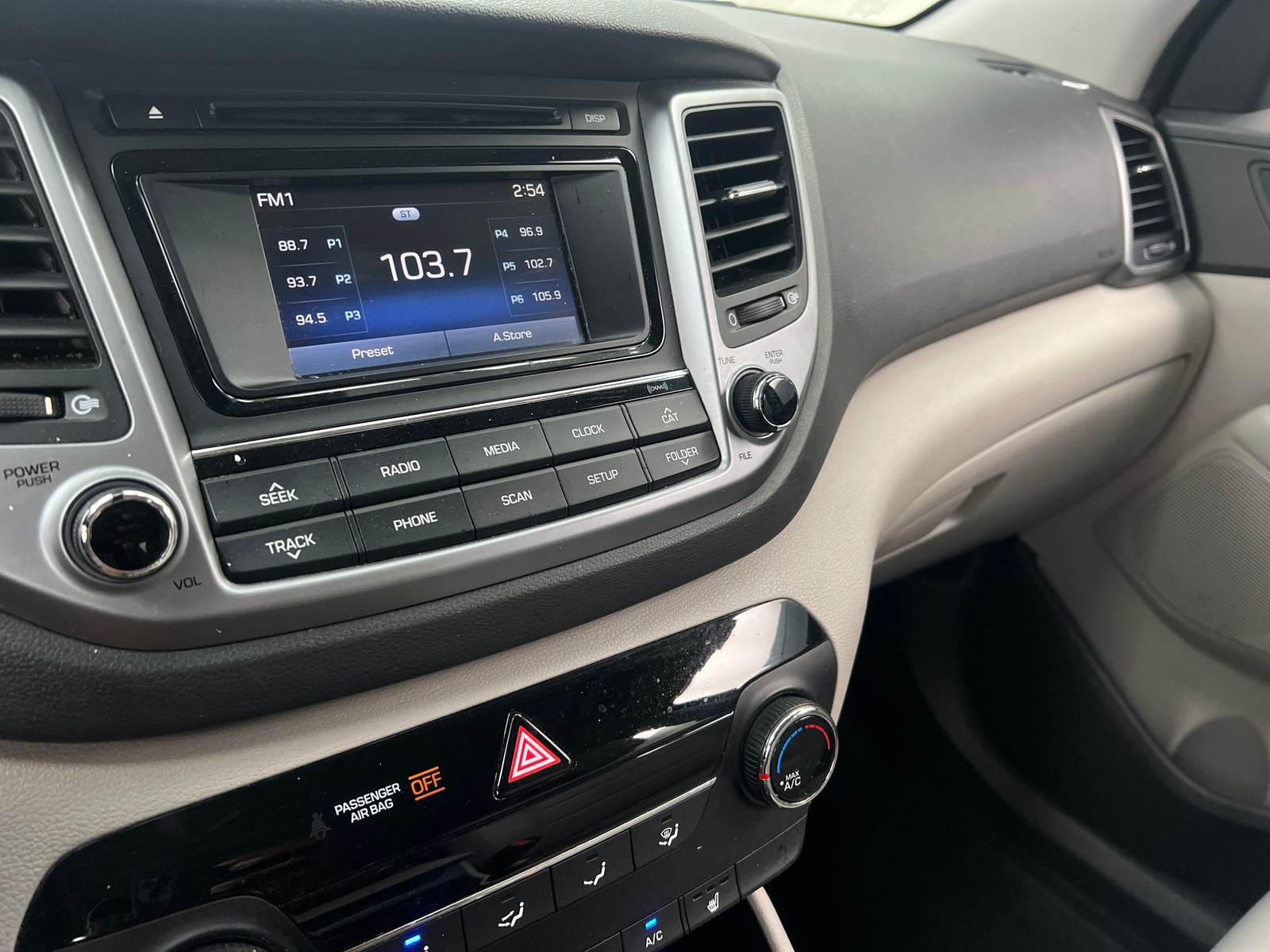 Thumbnail: 2017 Hyundai Tucson - 4