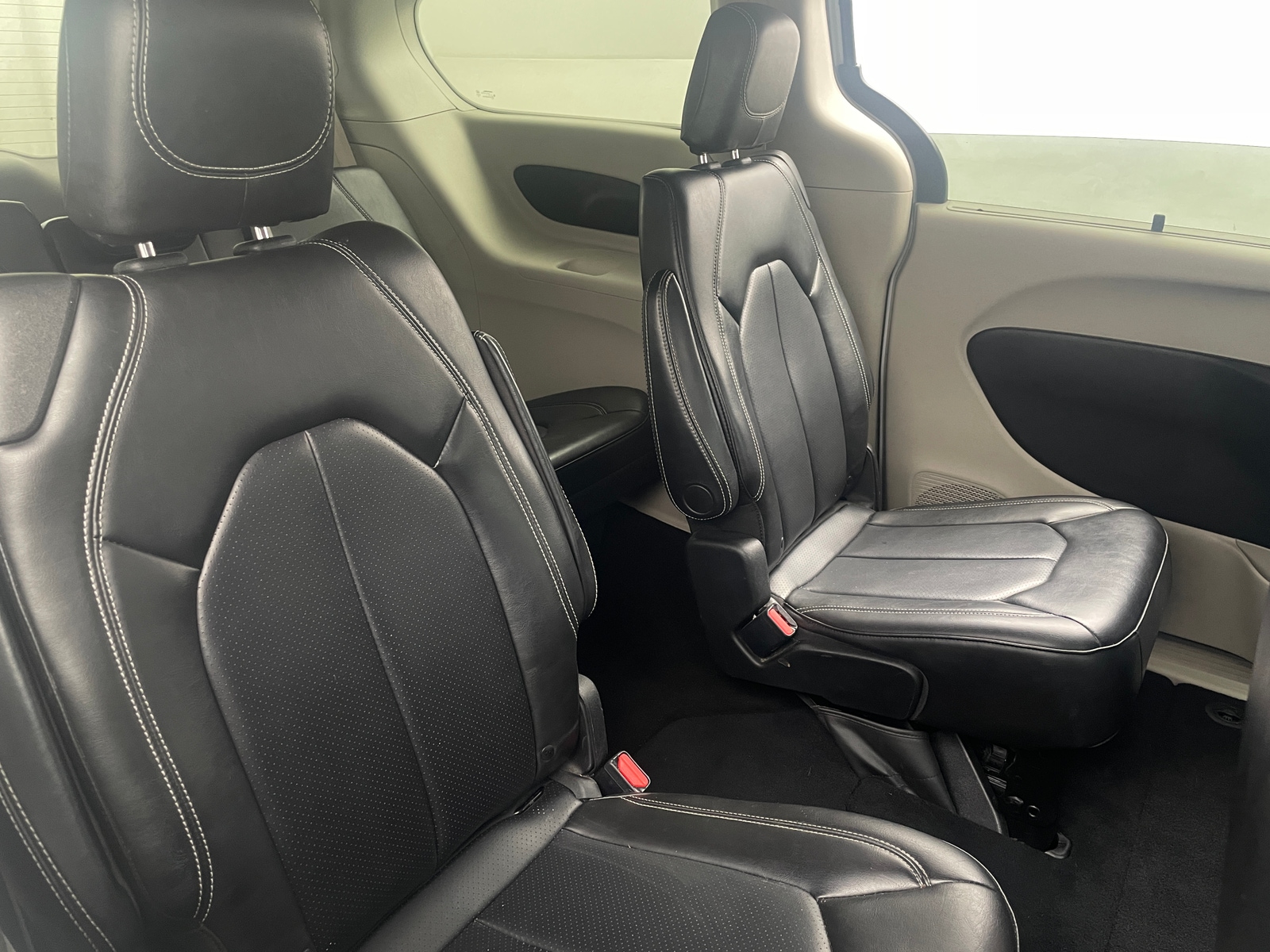 Thumbnail: 2021 Chrysler Voyager - 5