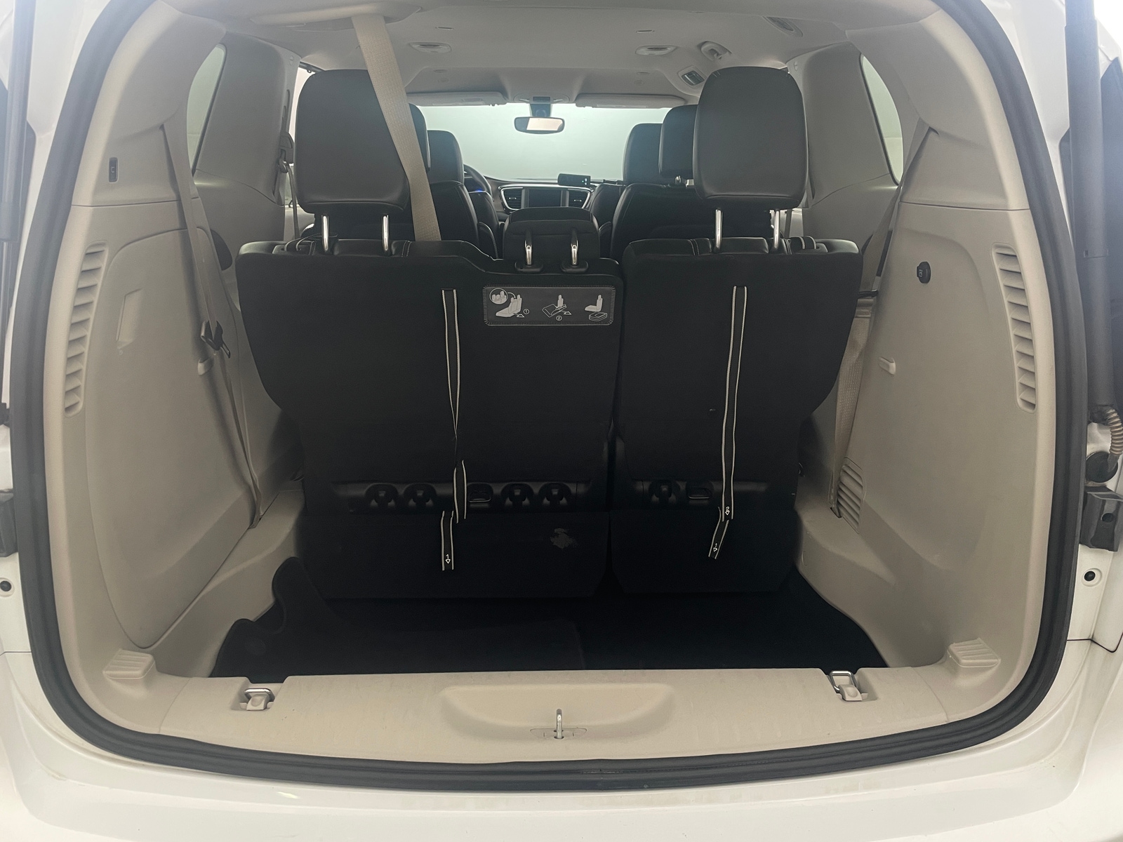 Thumbnail: 2021 Chrysler Voyager - 6