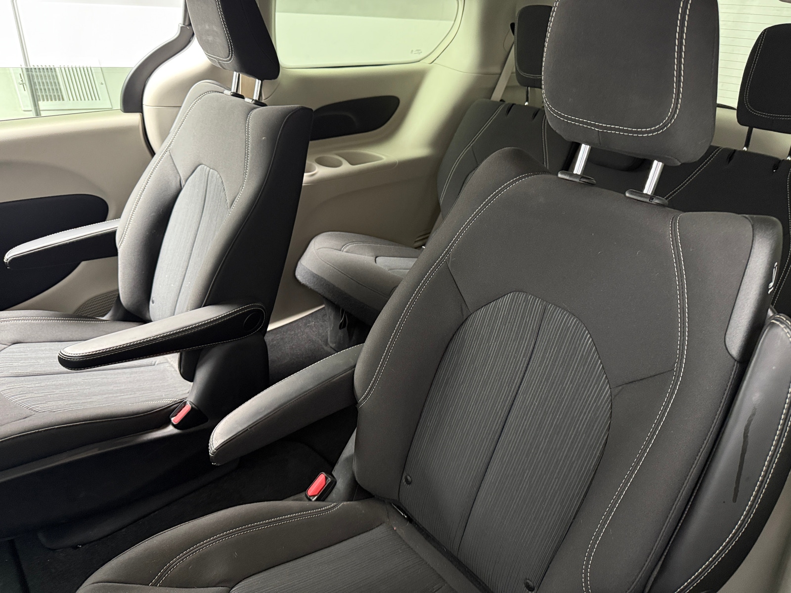 Thumbnail: 2020 Chrysler Voyager - 6