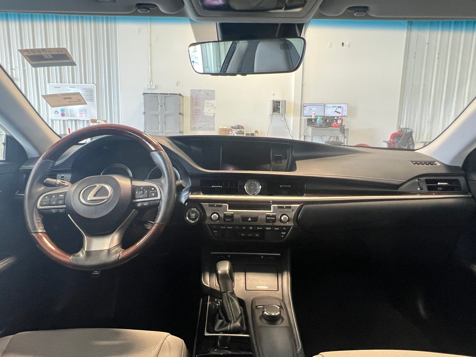 Thumbnail: 2018 Lexus ES - 2