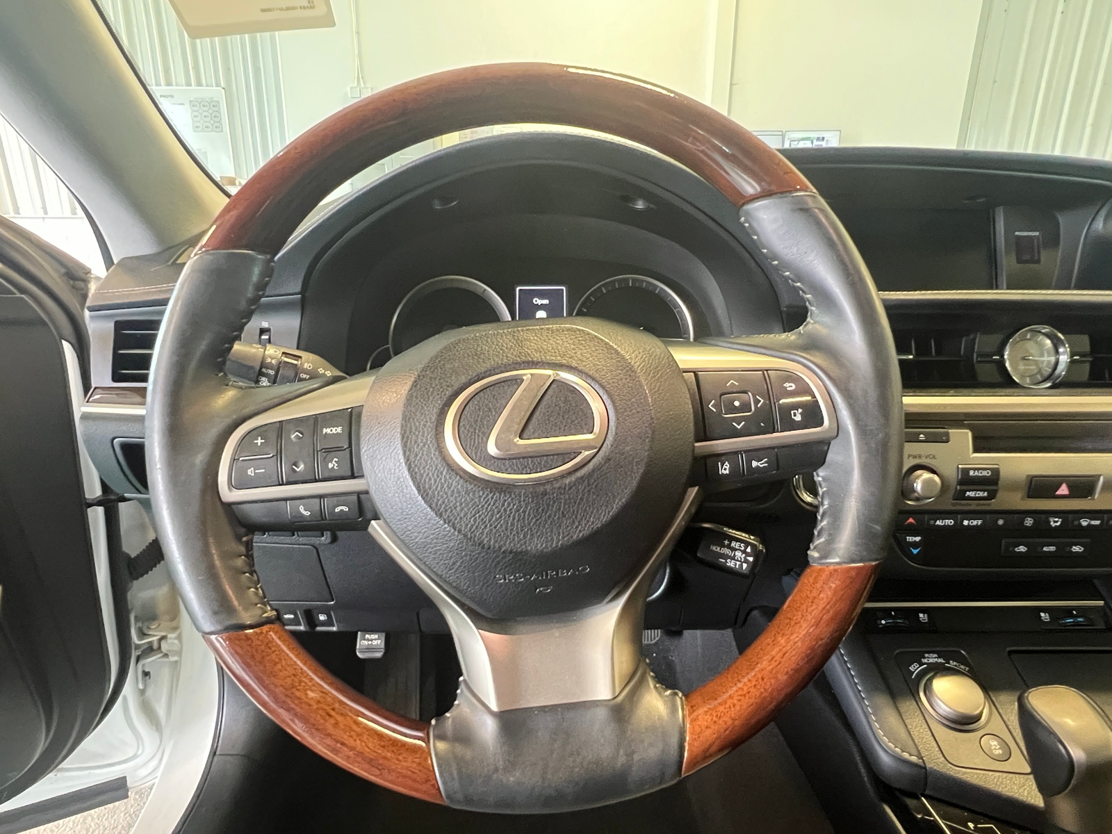 Thumbnail: 2018 Lexus ES - 4