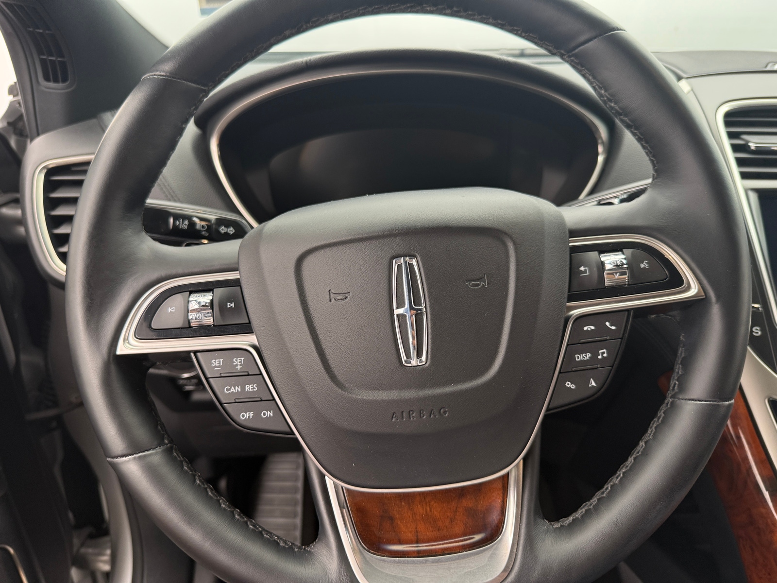 Thumbnail: 2019 Lincoln Nautilus - 4