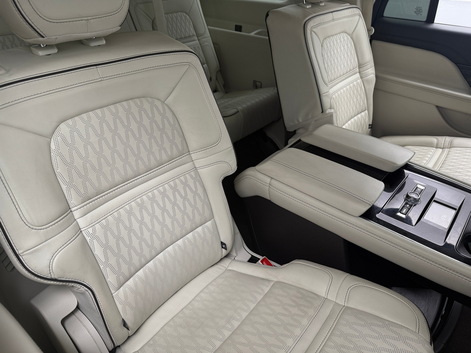 Thumbnail: 2021 Lincoln Navigator L - 5