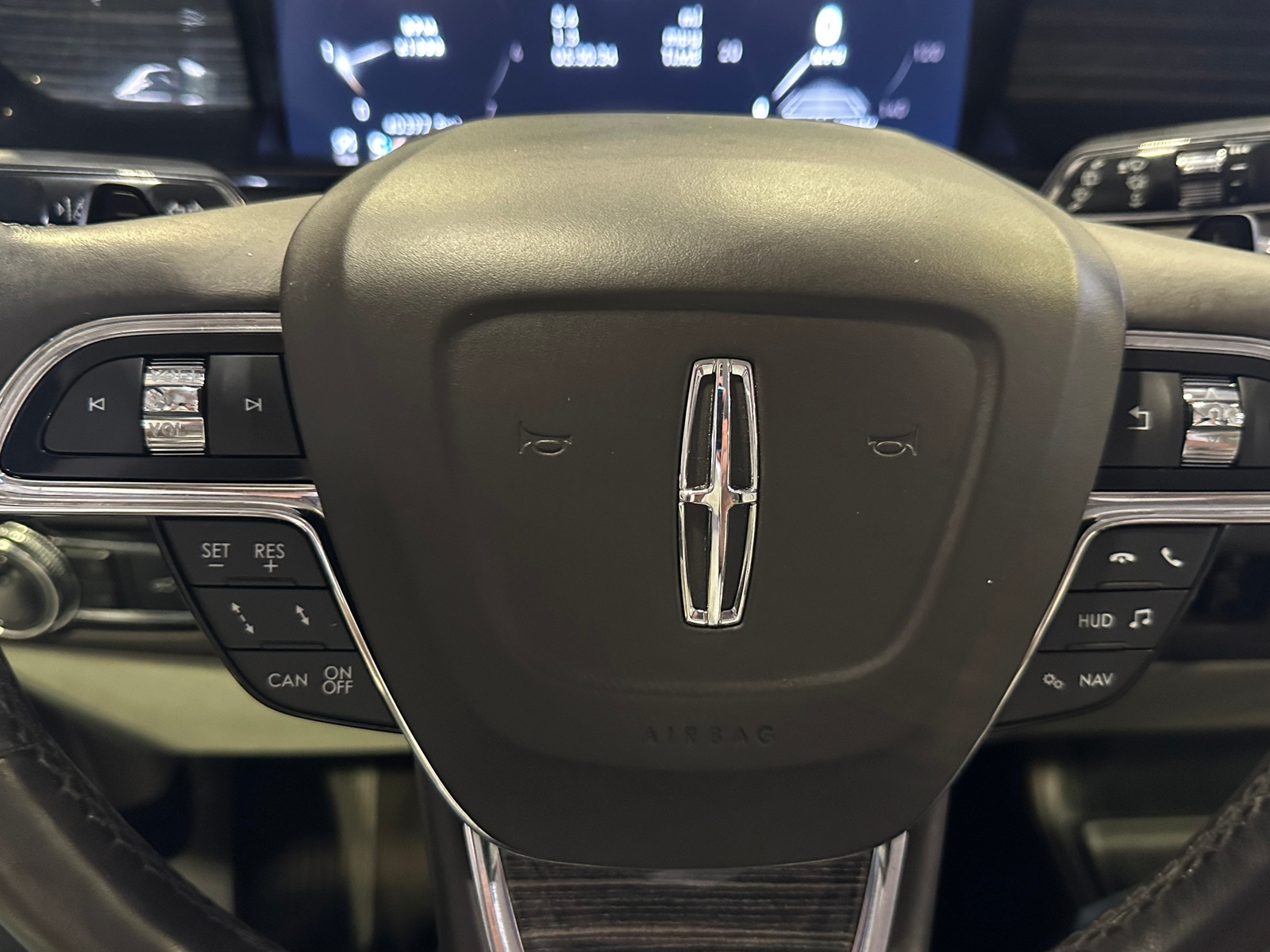 Thumbnail: 2021 Lincoln Navigator L - 4