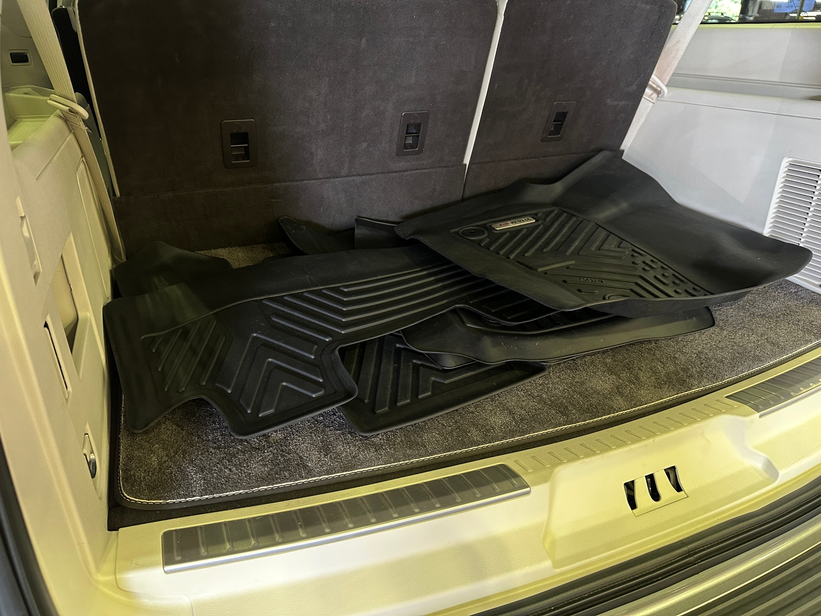 Thumbnail: 2021 Lincoln Navigator L - 6