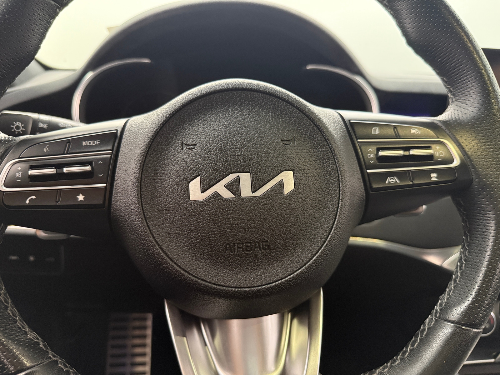 Thumbnail: 2023 Kia Stinger - 4
