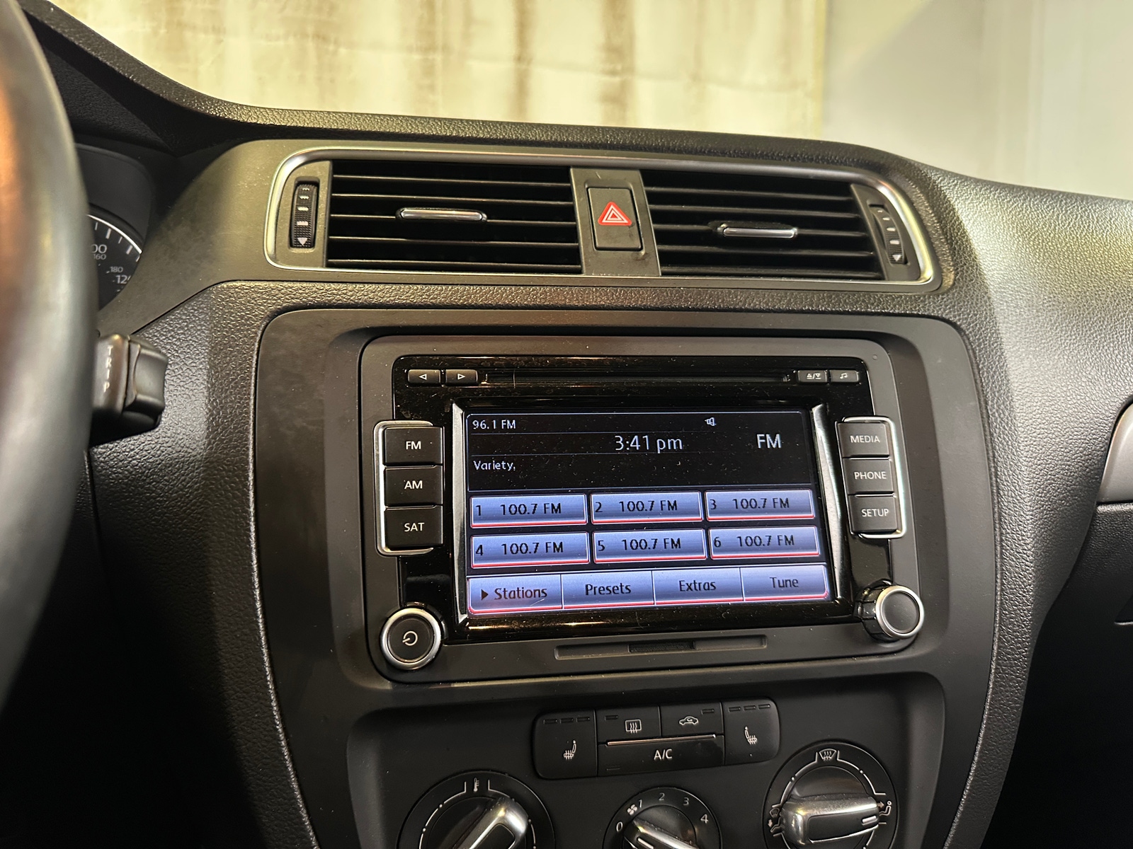 Thumbnail: 2014 Volkswagen Jetta - 4