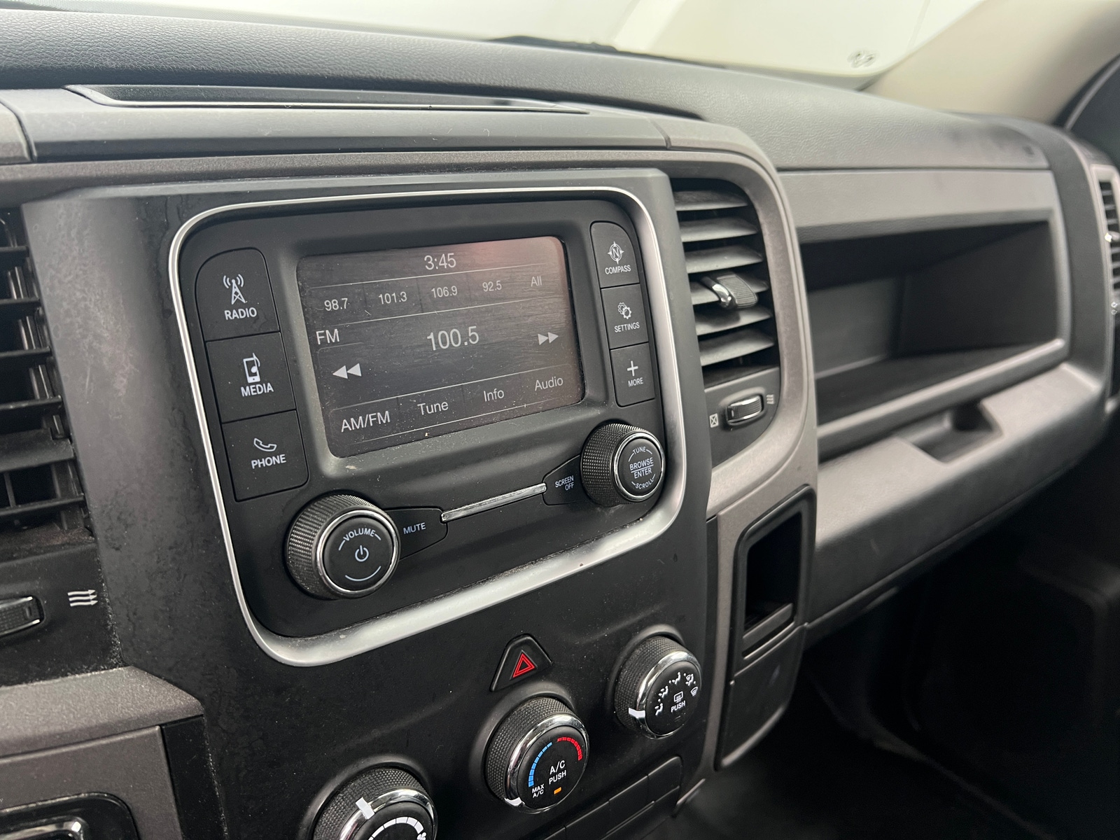 Thumbnail: 2021 RAM 1500 Classic - 3