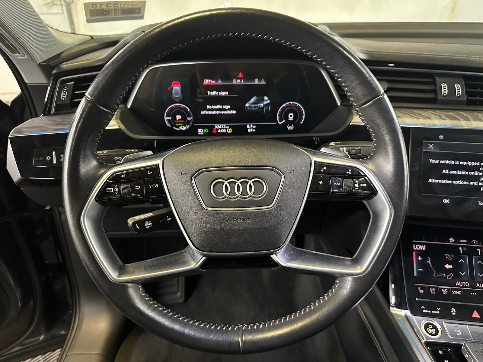 Thumbnail: 2021 Audi e-tron S - 4