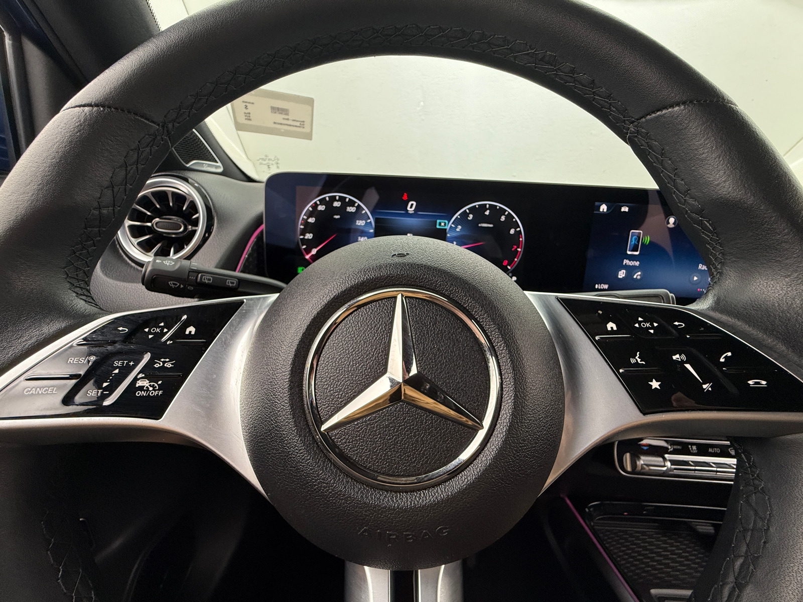 Thumbnail: 2024 Mercedes-Benz GLB - 4