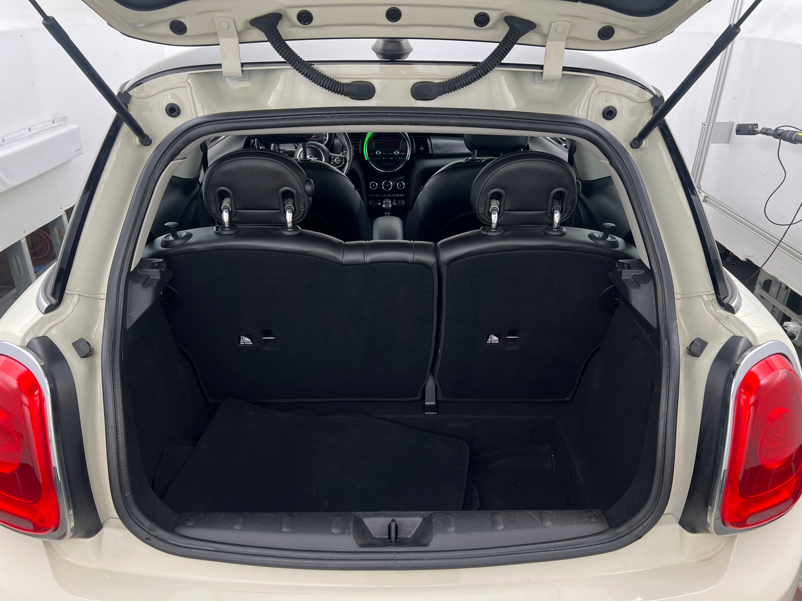Thumbnail: 2015 MINI Cooper Hardtop - 6
