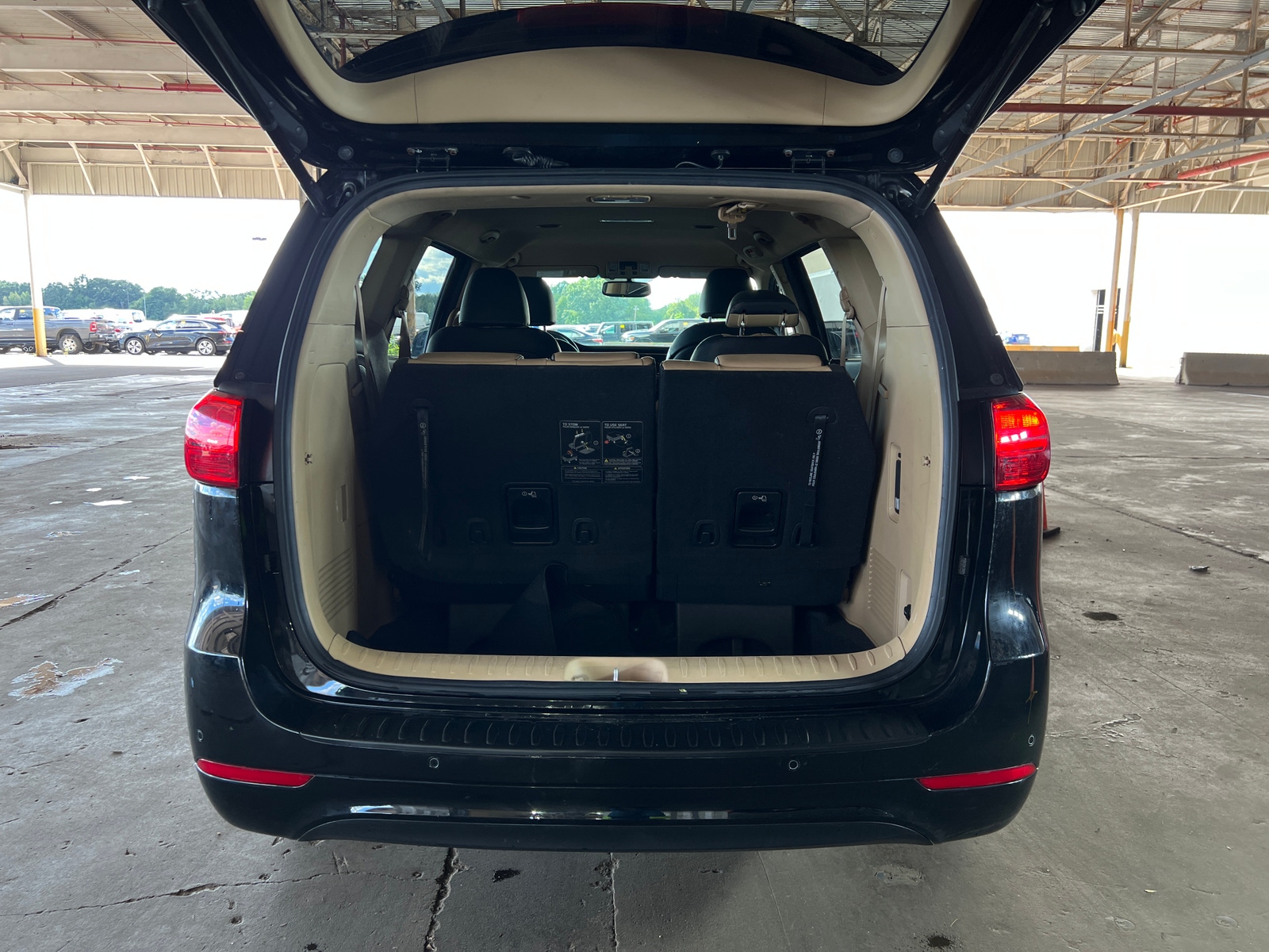 Thumbnail: 2017 Kia Sedona - 7